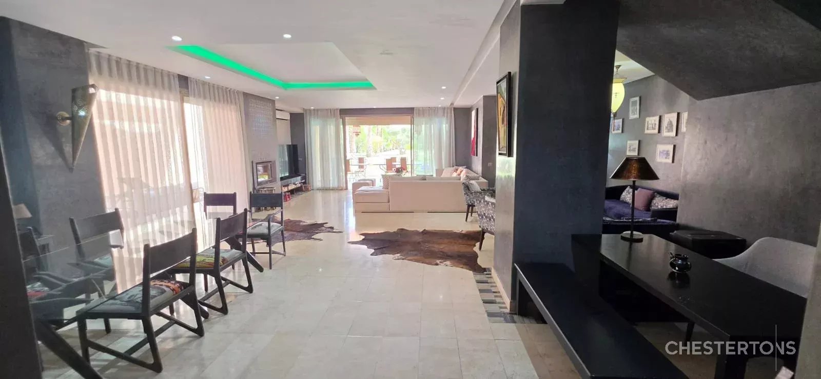  Image of Villa - 6 Bedrooms for Sale in Marrakech-Ménara-Marrakech-Morocco, Image 11