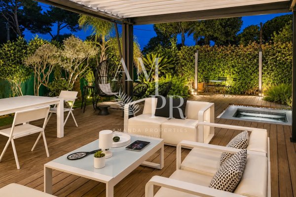 Elegant, single-story contemporary home with a pool in Mougins — photo 5