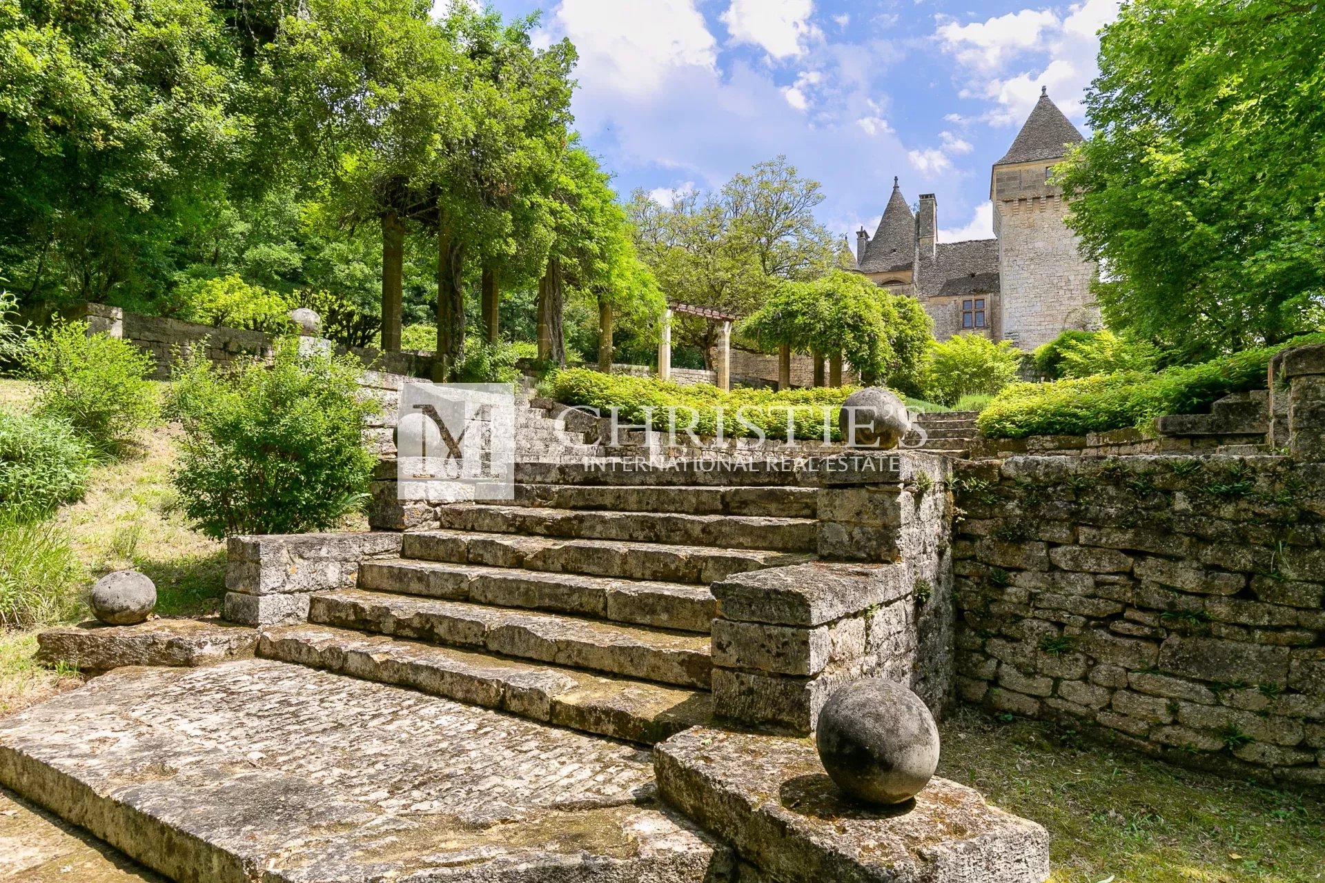 9 Bedroom Chateau's Image 23