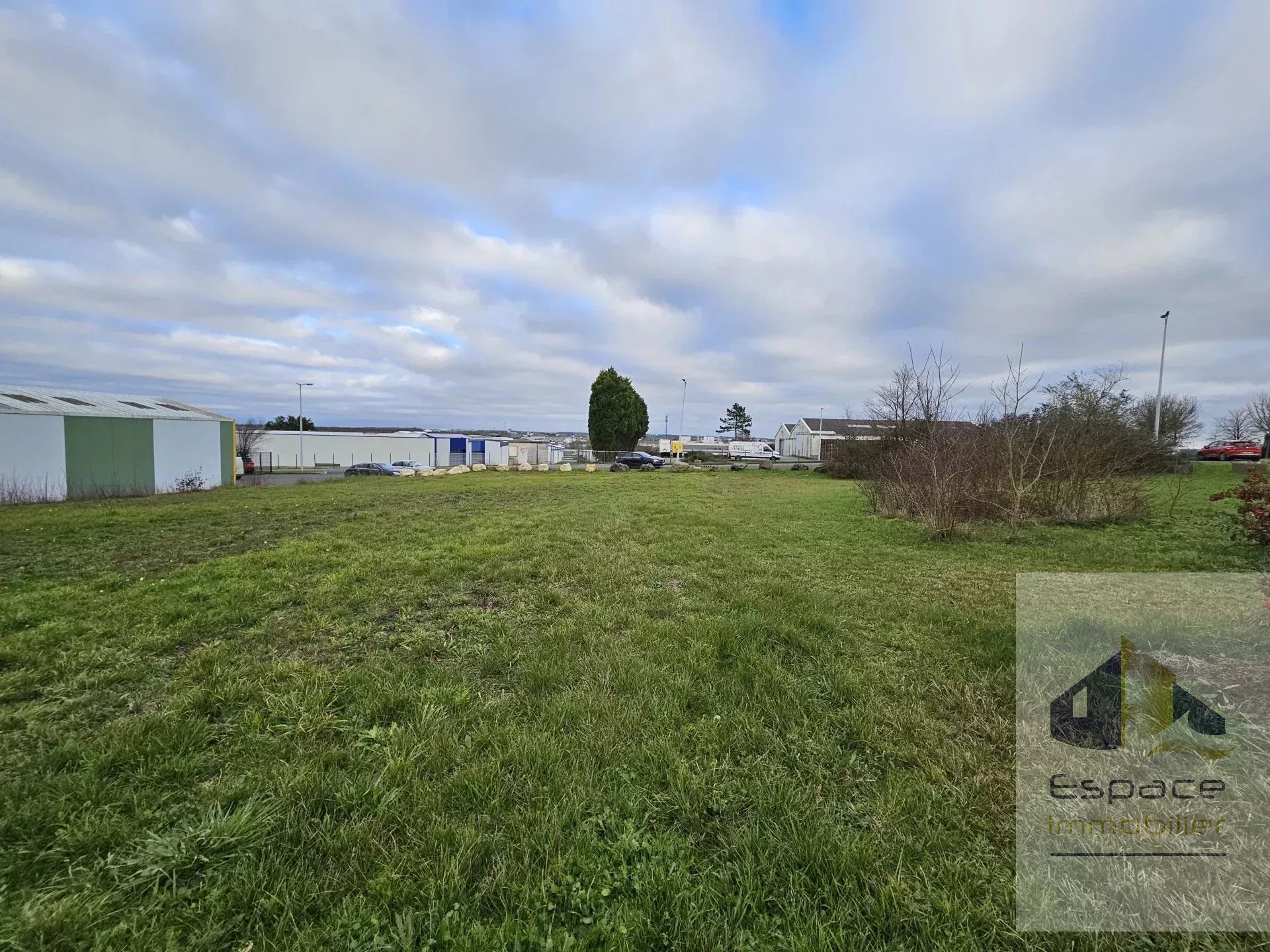 3916m², zone industrielle Surgères Ouest - Photo 2