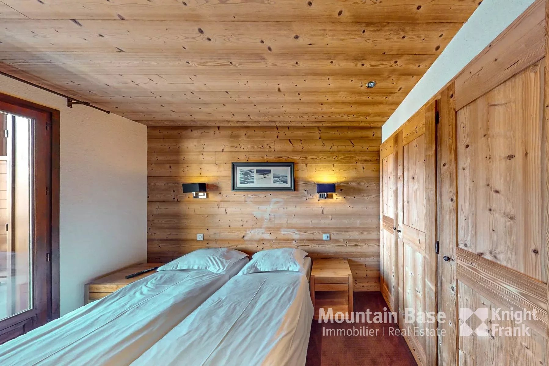 Two bedroom apartment right by the Vallorcine lift Accommodation in Chamonix