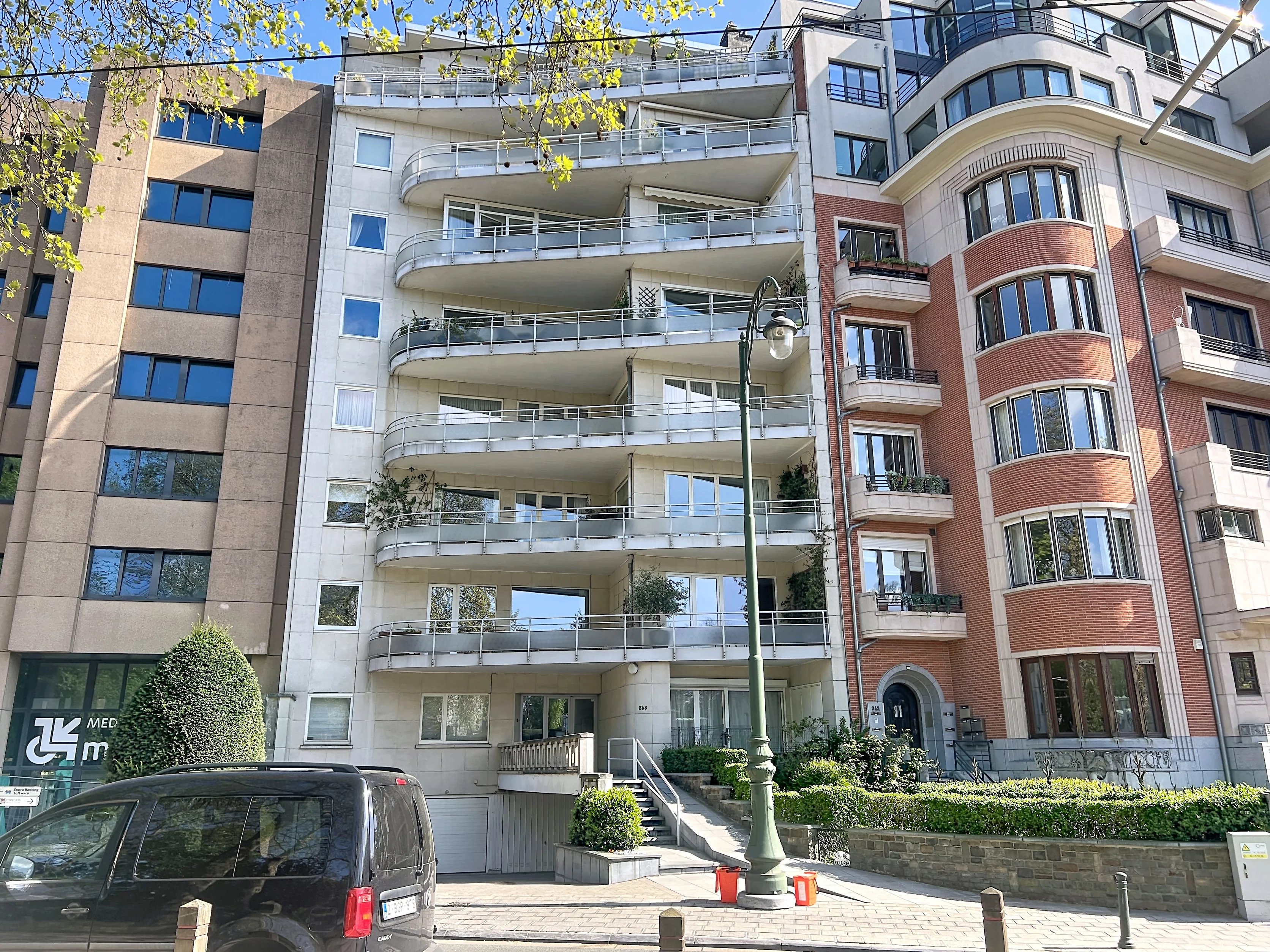 Mooi appartement met terrassen en parking