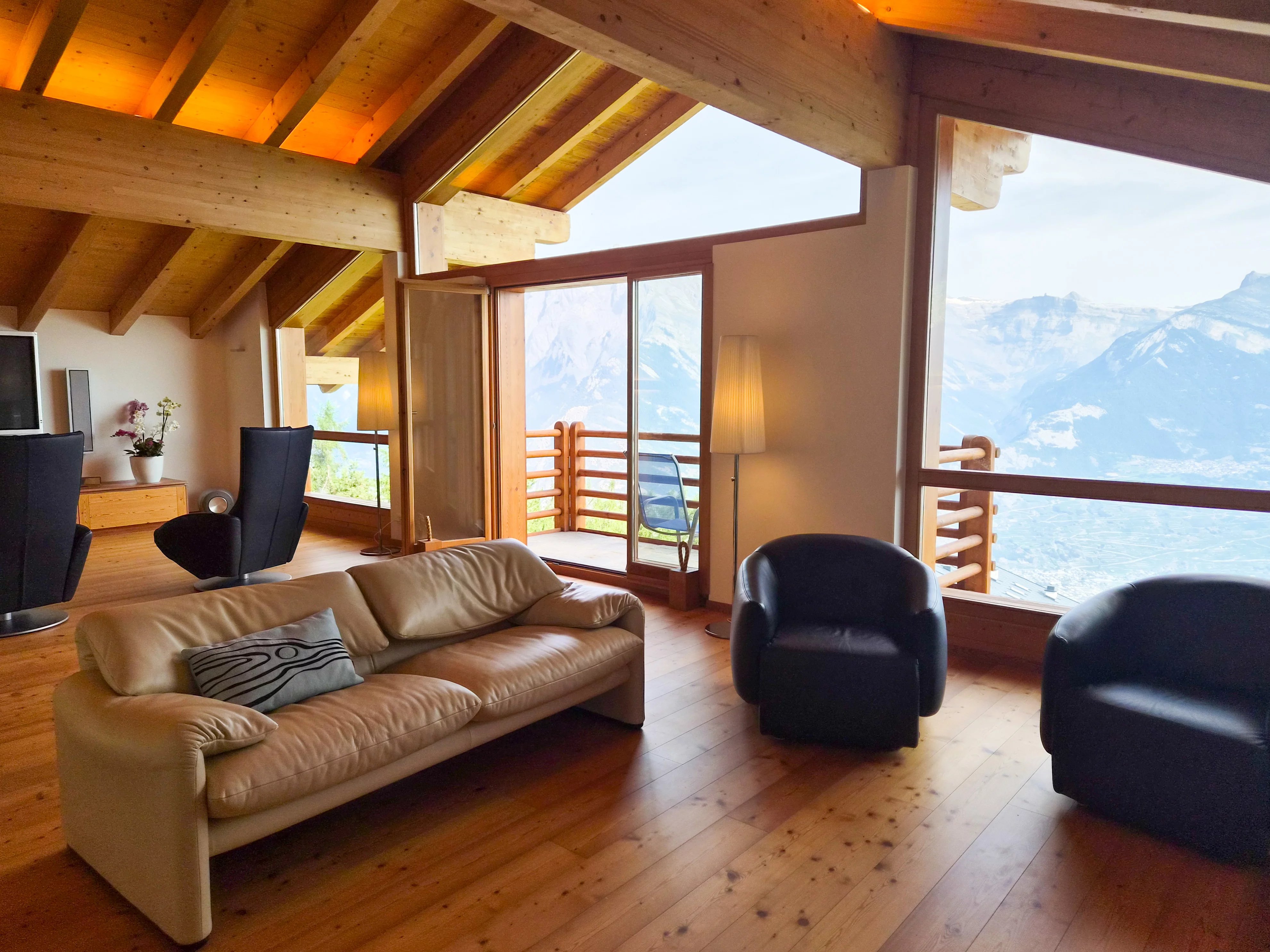 Chalet d'exception au bord du bisse et proche des pistes de skis, à Nendaz !