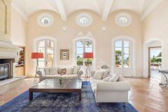 Luxury Villa in Tourrettes-sur-Loup: Sea View Family Estate — photo 7 of 7