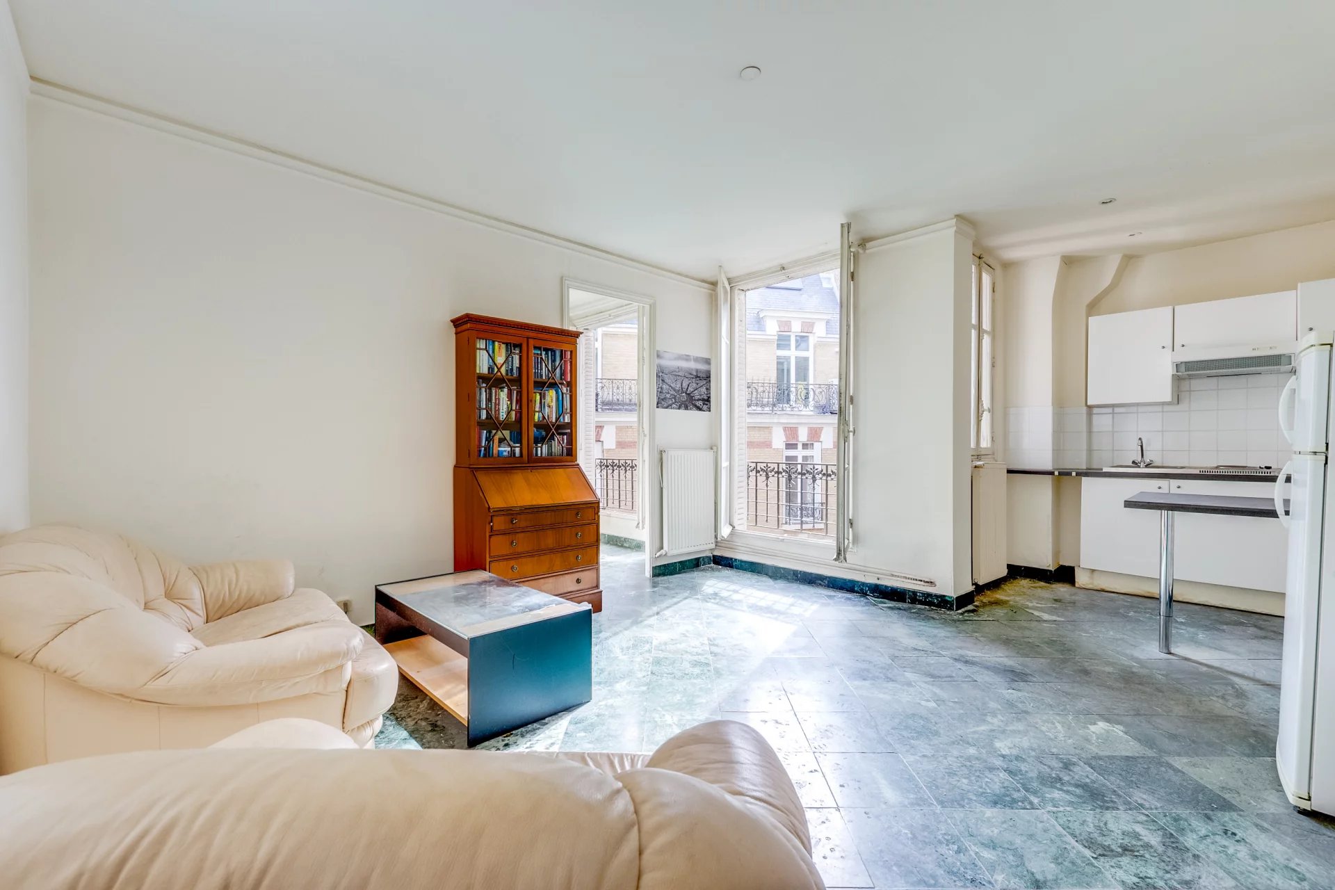 75008 PARIS  CHARMANT PIED A TERRE AU COEUR DU TRIANGLE D OR