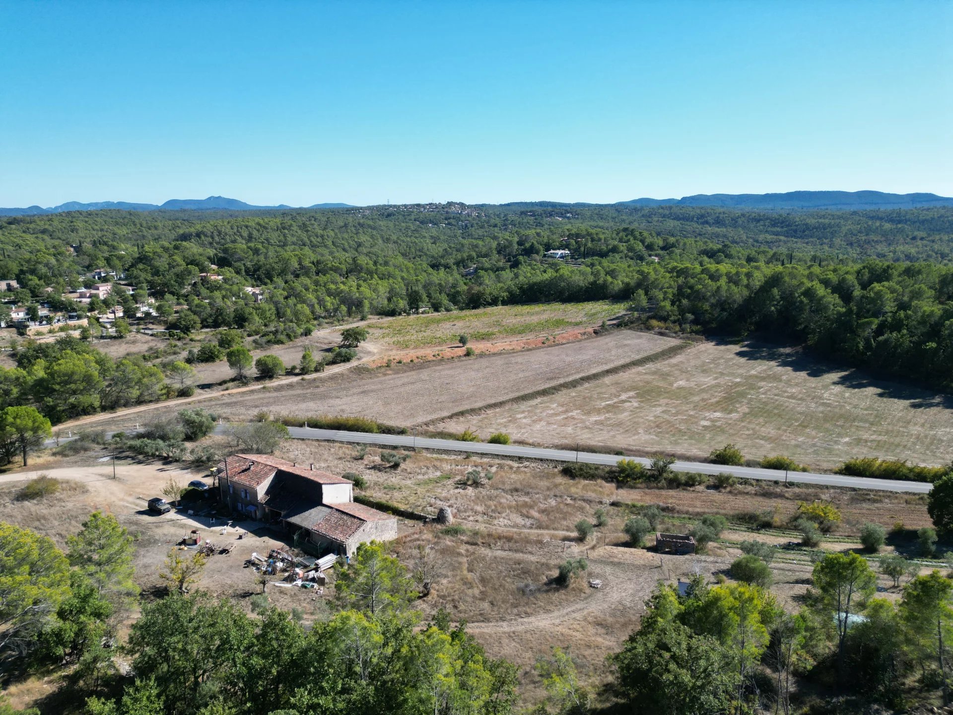 Old stone farmhouse with 3 apartments - Saint-Paul en forêt Old stone farmhouse with 3 apartments - Saint-Paul en forêt