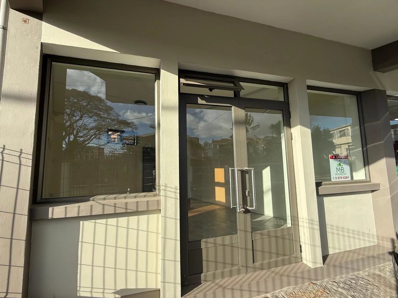 Local commercial exclusif à louer – Trou aux Biches