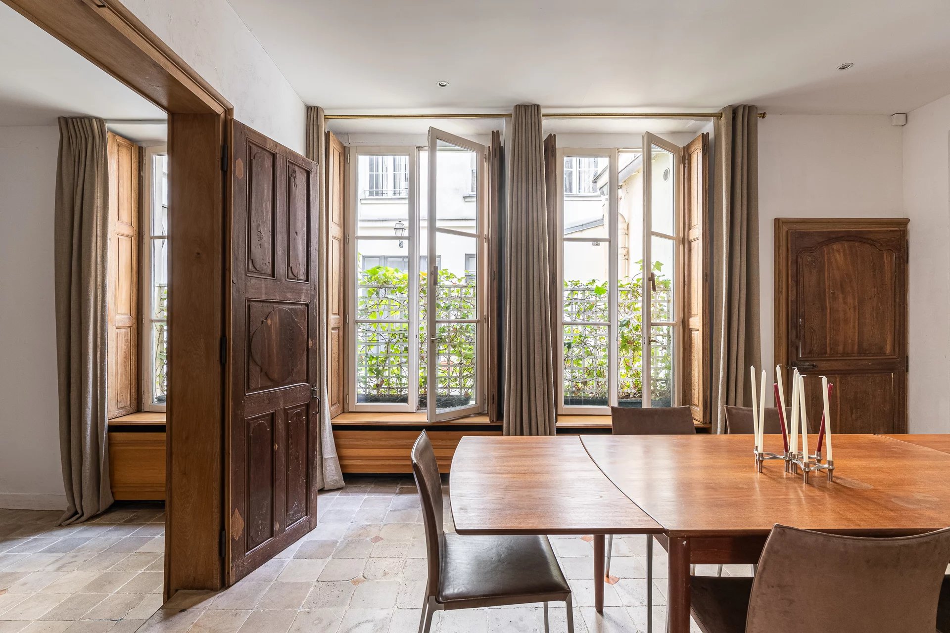 Paris 6e - Saint-Germain-des-Prés / Beaux-Arts - Exceptional apartment for sale - 130 m² (1,400 sq ft) - 3 rooms - 2 bedrooms - Praised address - Terrace