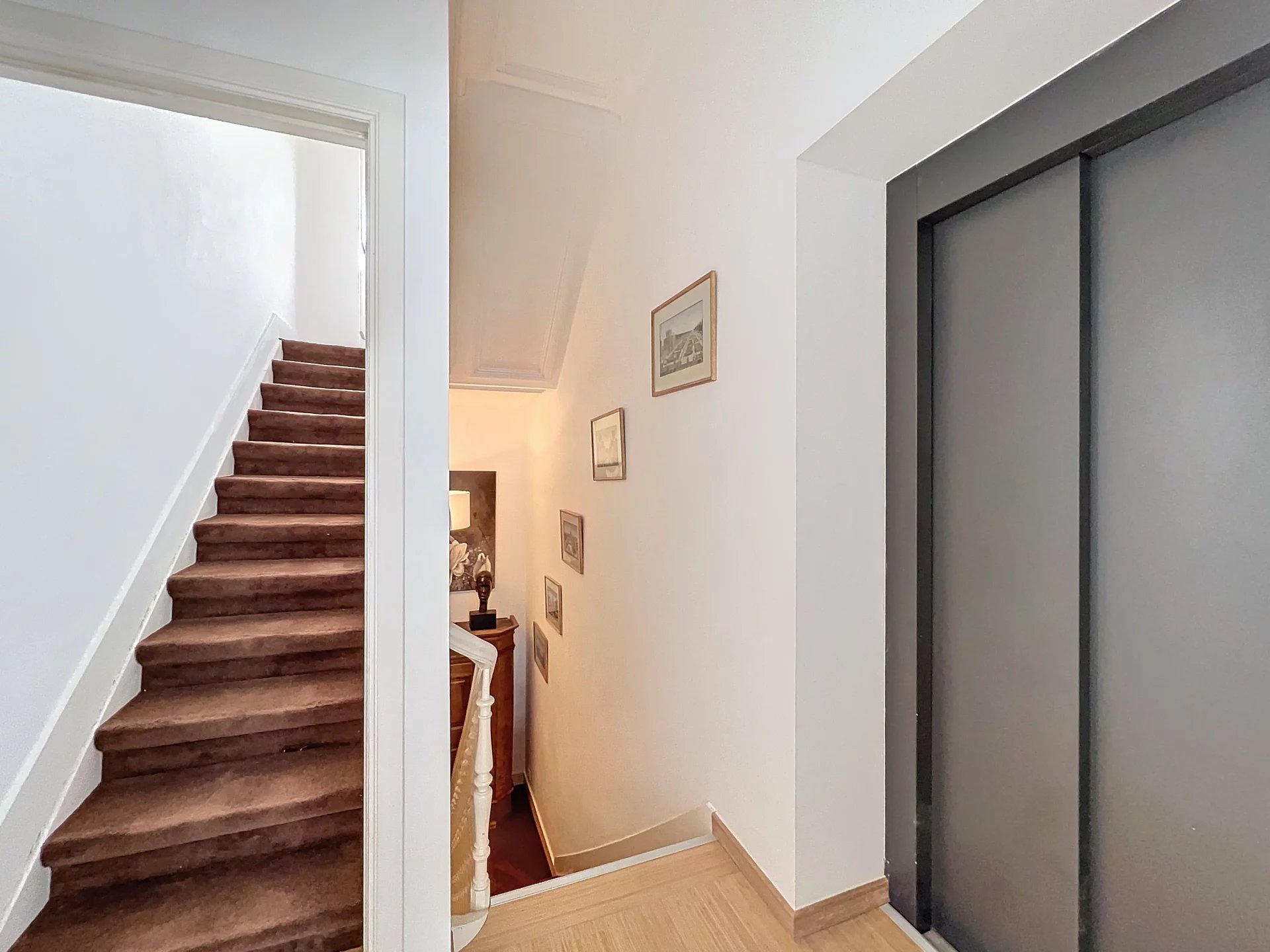 Apartment 3 bedrooms , 1 office , terrace