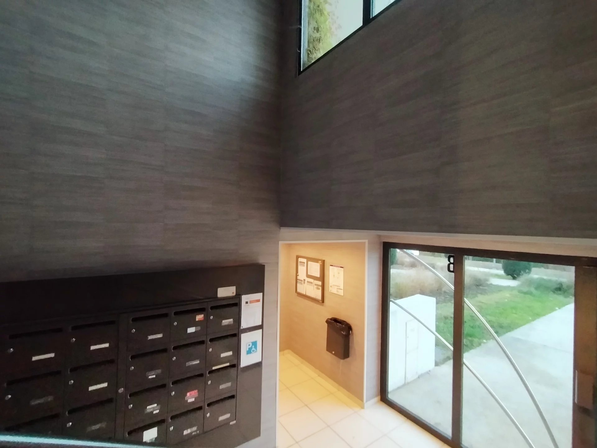 511802 Location Oullins