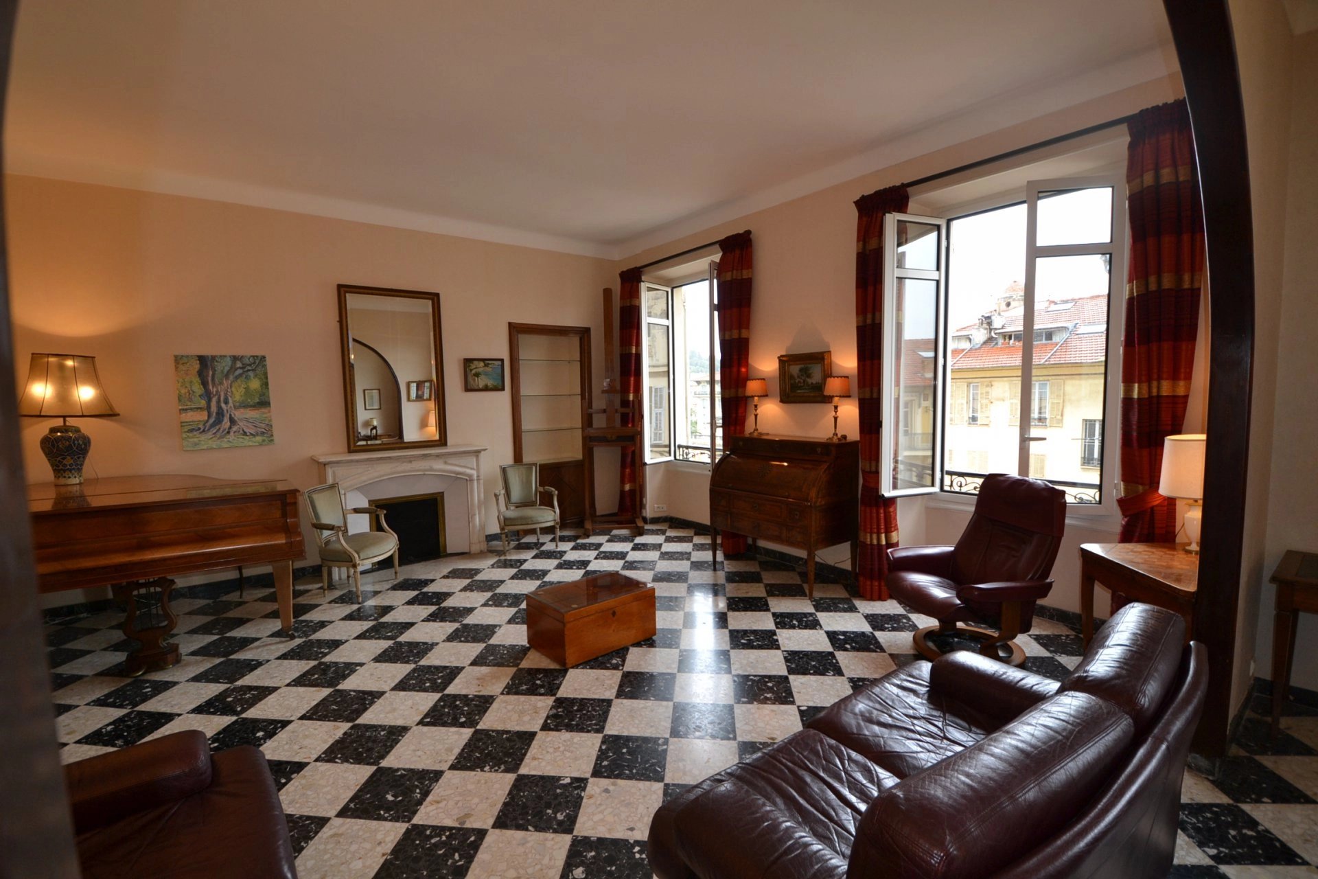 Centre Avant dernier . Bourgeois