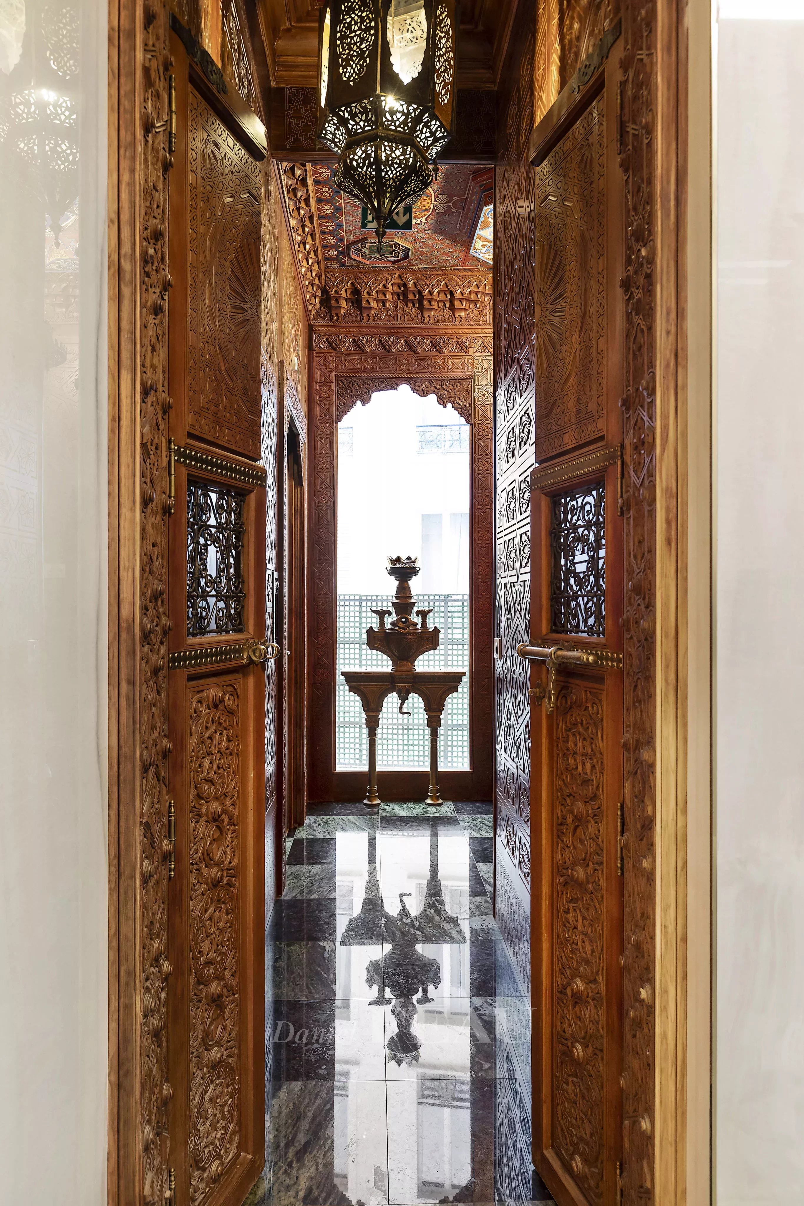 Sale Mansion Paris 8th