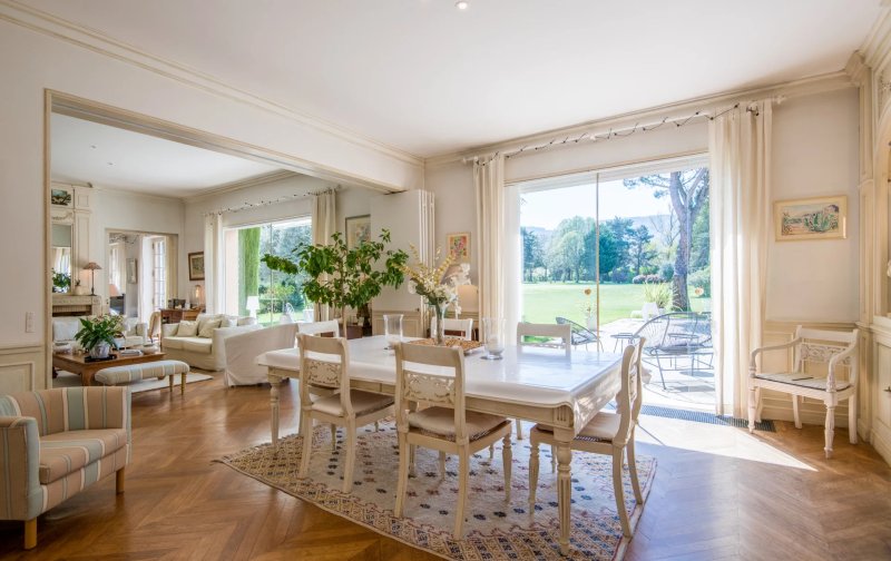 Architectural Property with Enclosed Park and Stunning Views