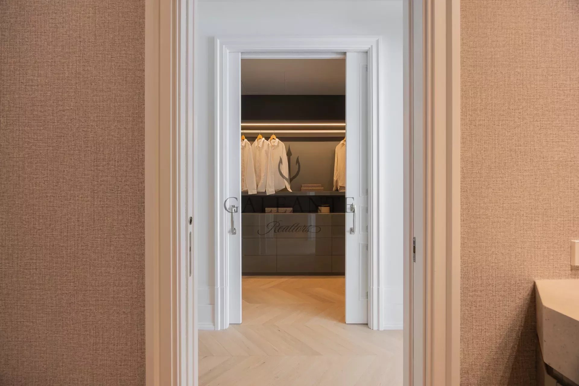 Sun-filled Signature Residence in iconic Juan Bravo - Image 13