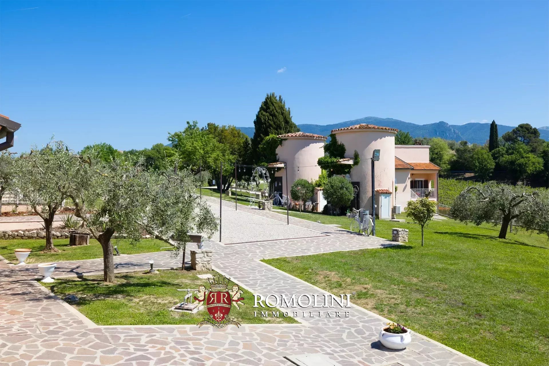 35 Bedroom Villa/Townhouse's Image 23