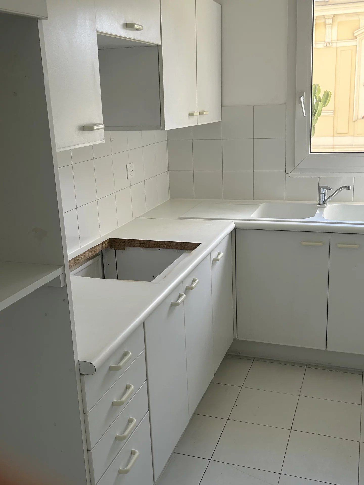 2 PIECES TRAVERSANT EN FRONT DE MER