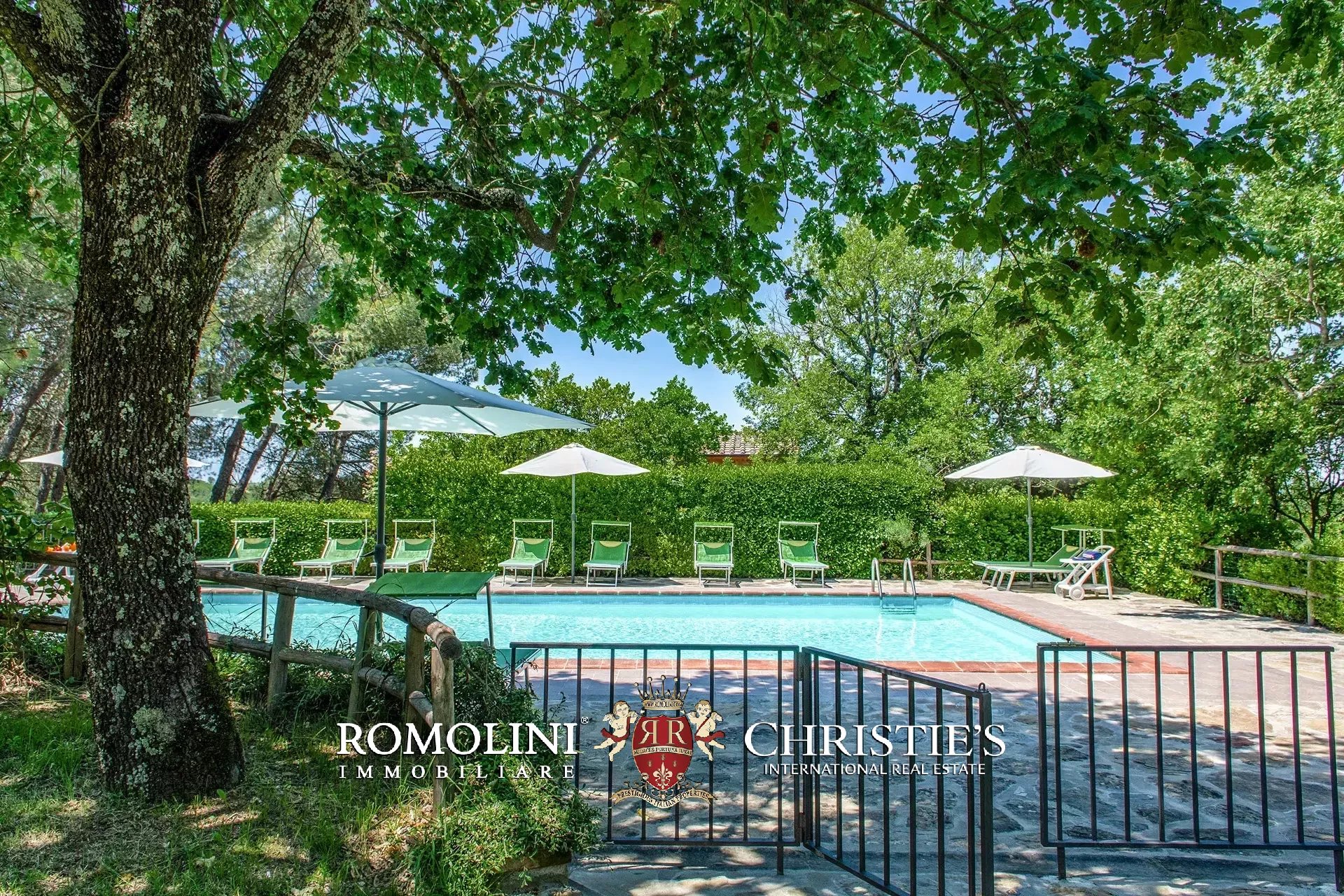 8 Bedroom Villa/Townhouse's Image 32