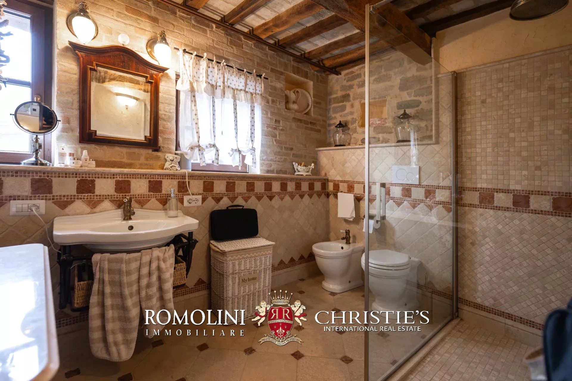 13 Bedroom Vineyard's Image 51