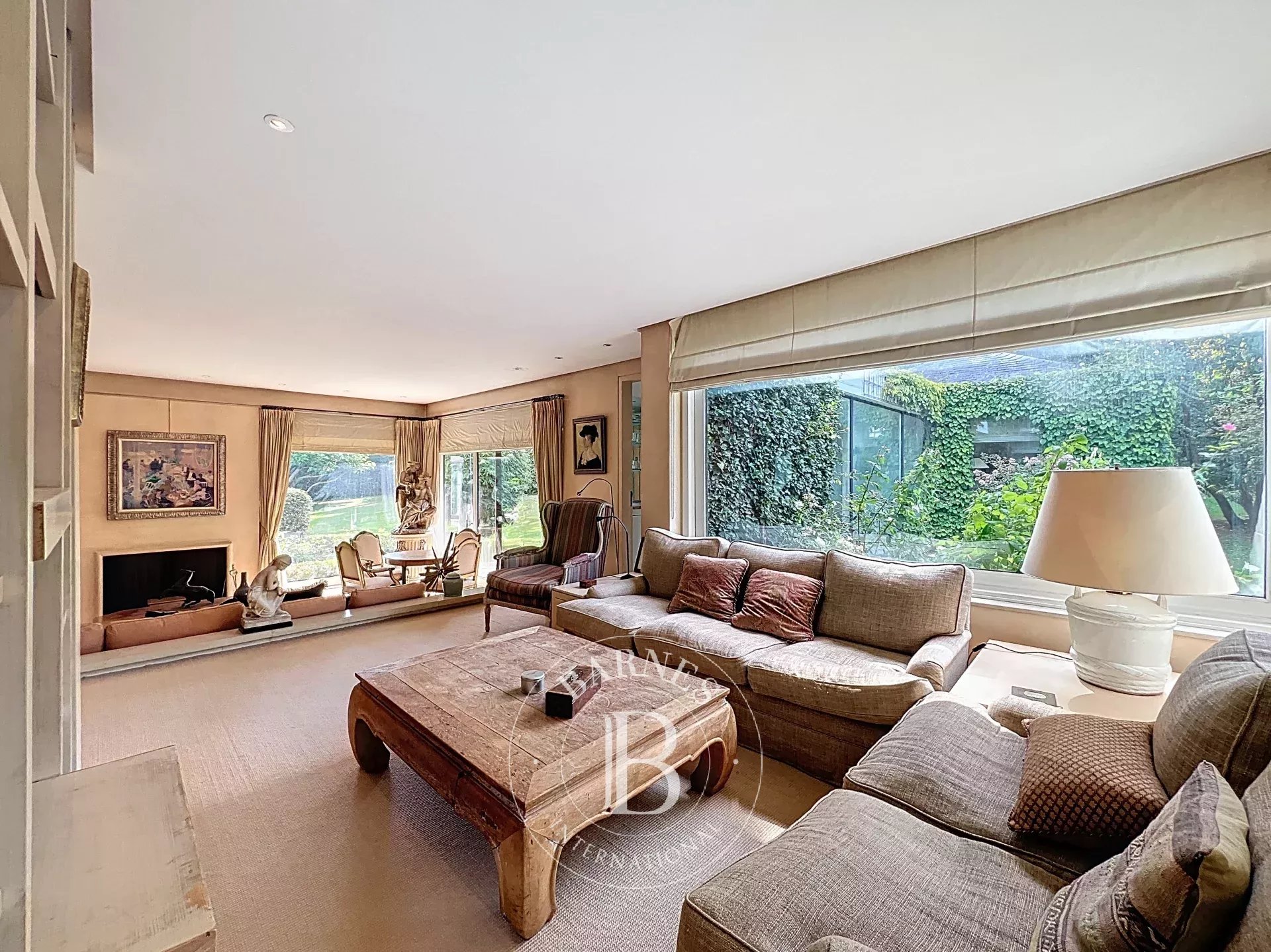 Uccle - Sublime villa Corbiau sur un beau terrain arboré