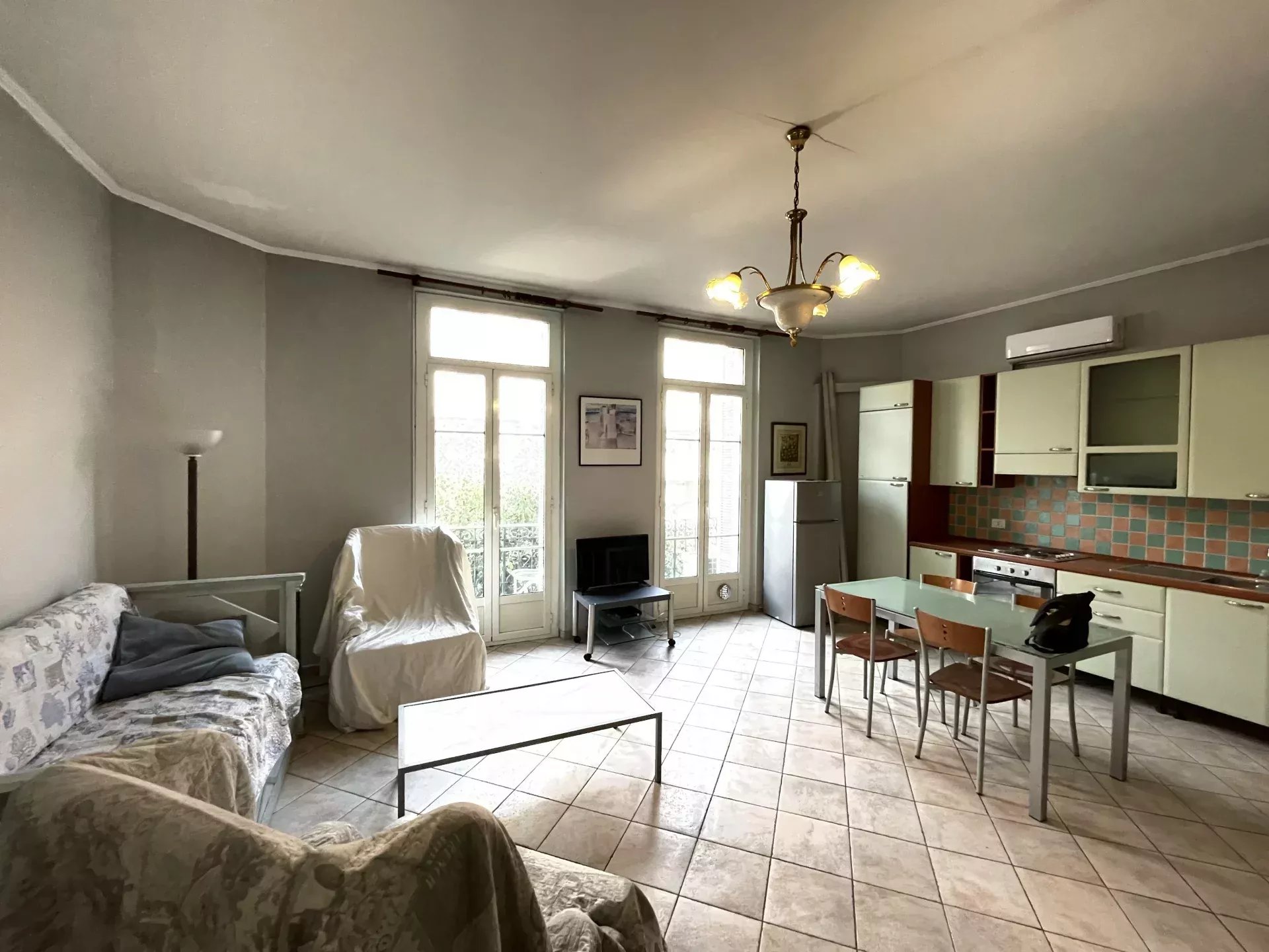 MENTON CENTRE - AVENUE CARNOT - FOUR-ROOM APARTMENT (88 sqm) -