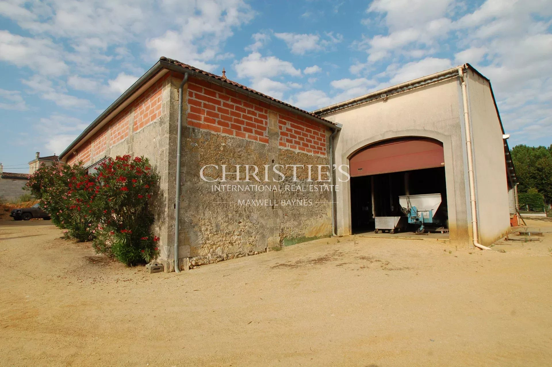 2 Bedroom Vineyard's Image 4