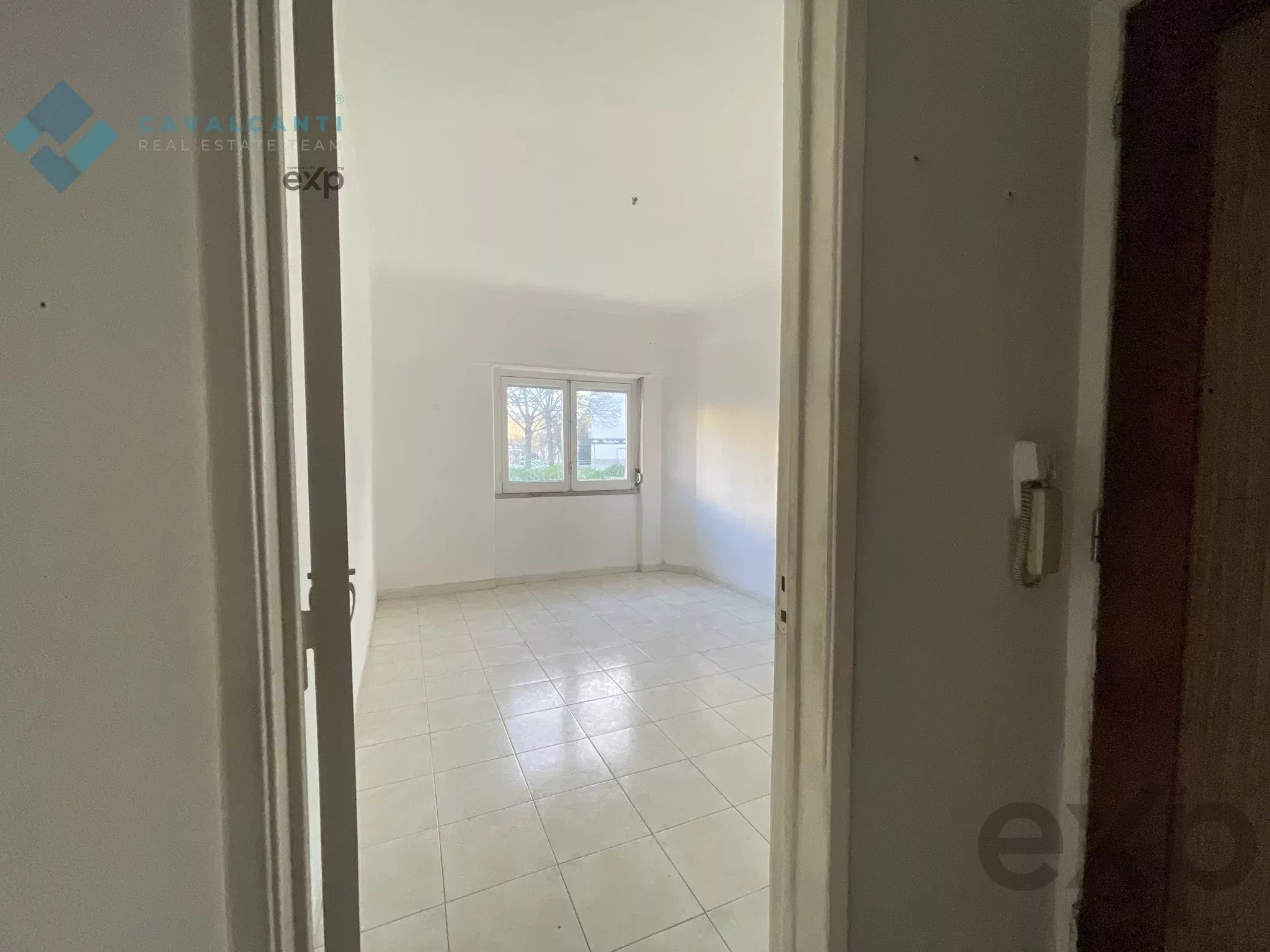 T2 to remodel - Carnaxide | Ideal for own home or investment 2790-005 image 7