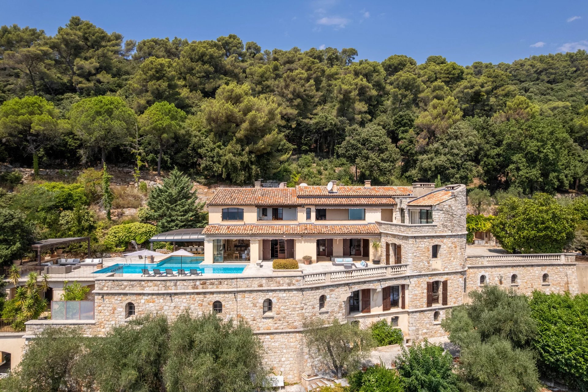 Image of Villa - 12 Bedrooms for Sale in Alpes-Maritimes-Grasse-France, Image 1