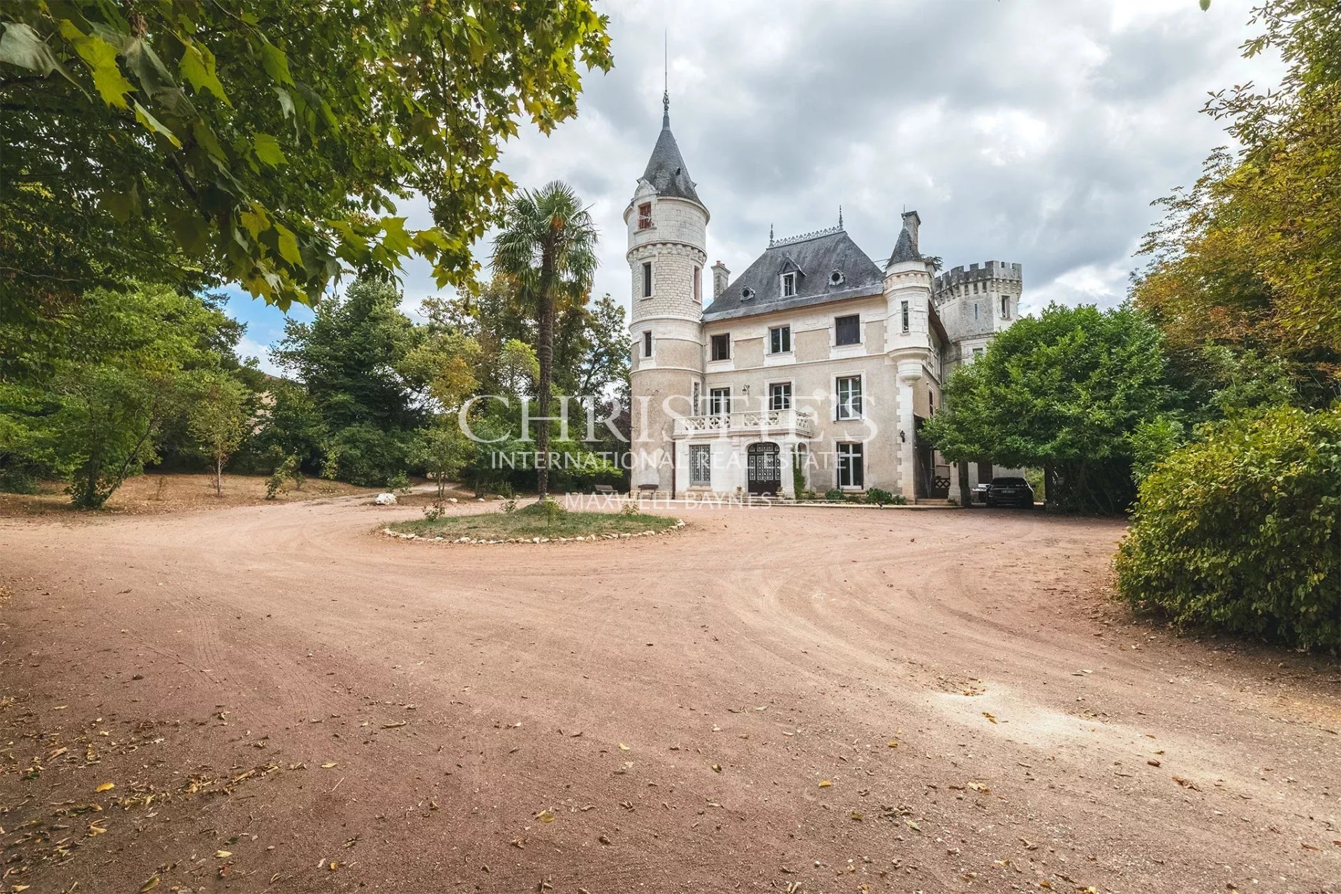 9 Bedroom Chateau's Image 36