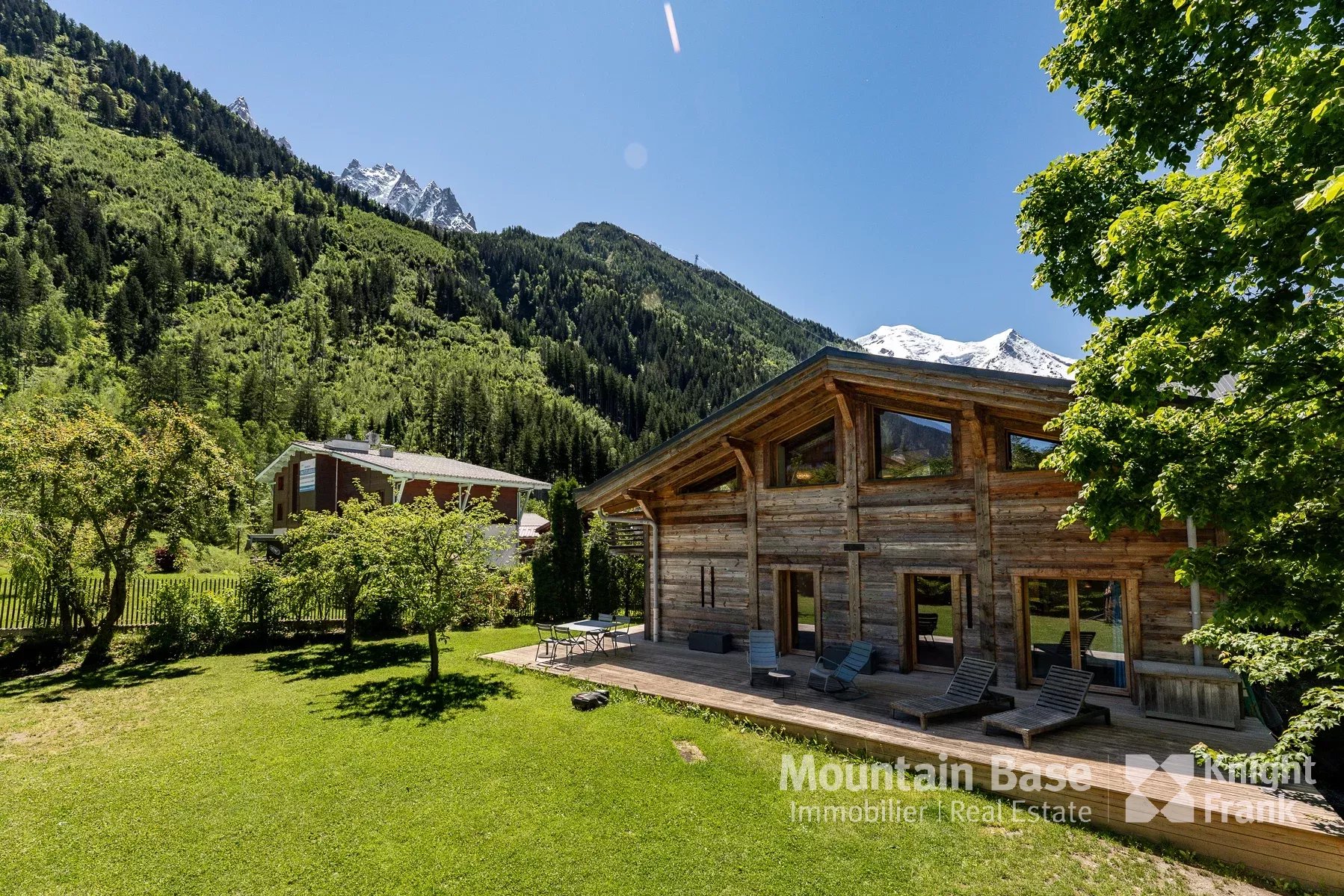 Photo of A newly built 4-bedroom chalet at the foot of Les Planards ski area.