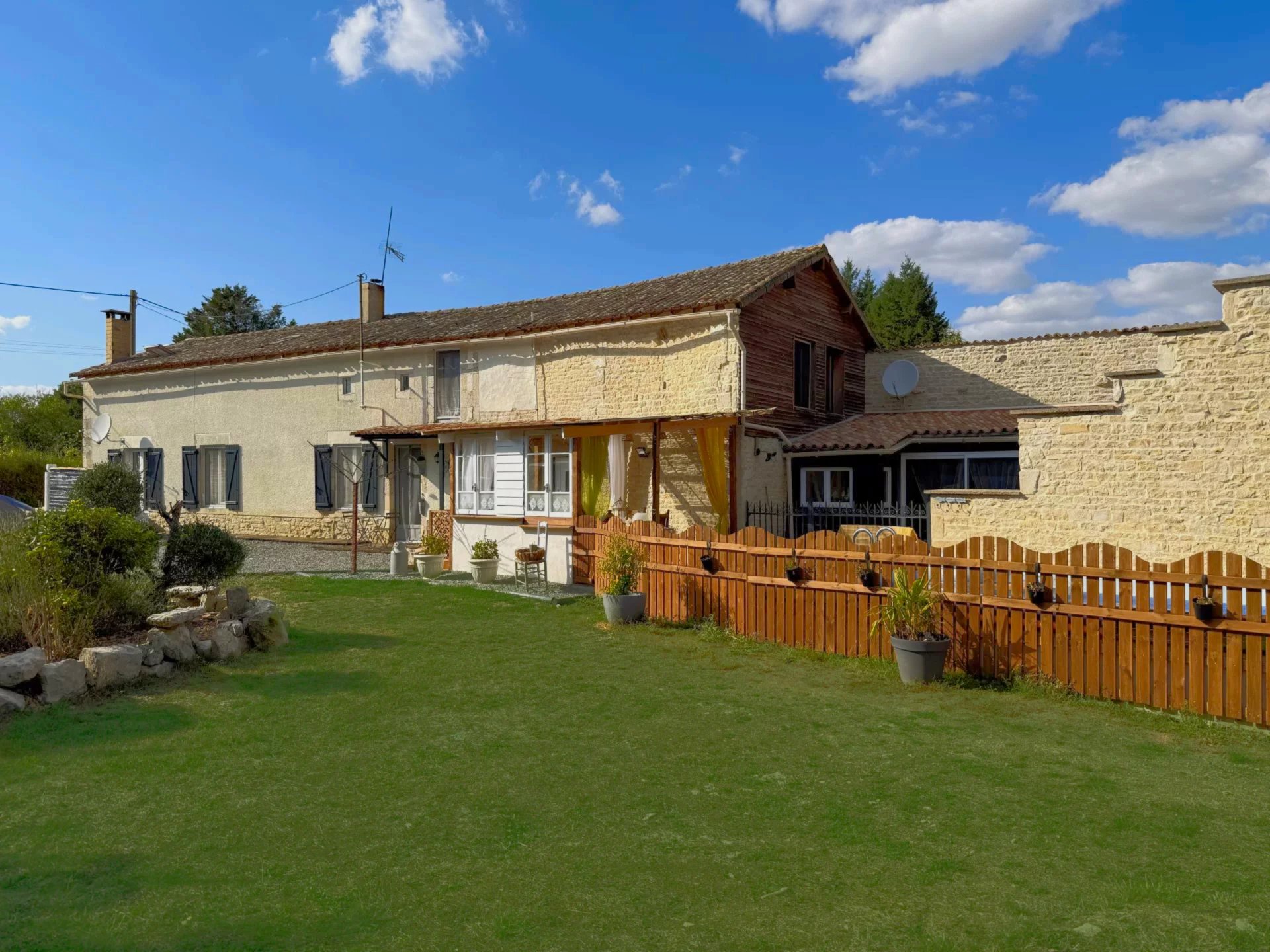 House in Valdelaume - view 1