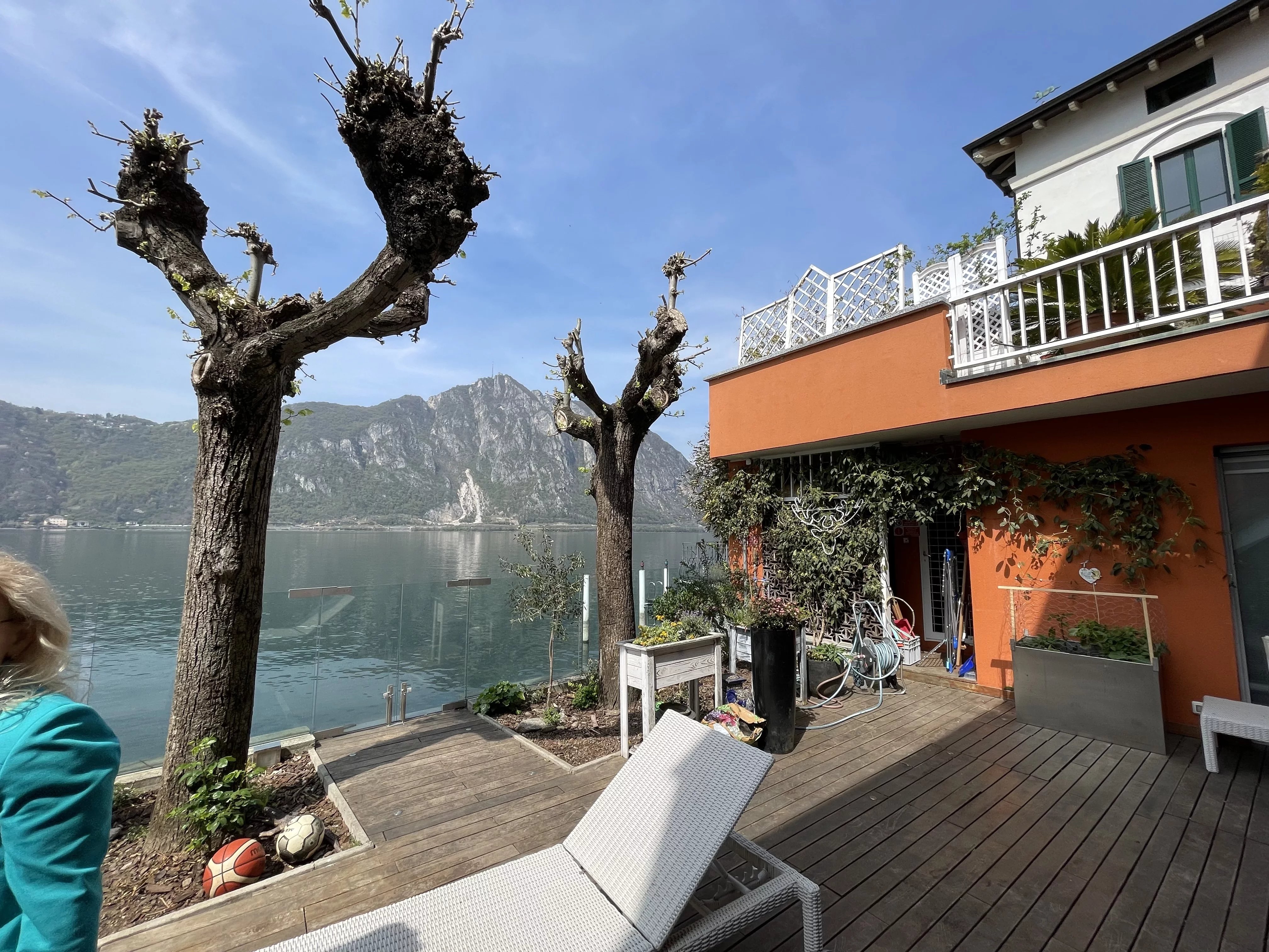 Apartment with private beach - picture 13 title=