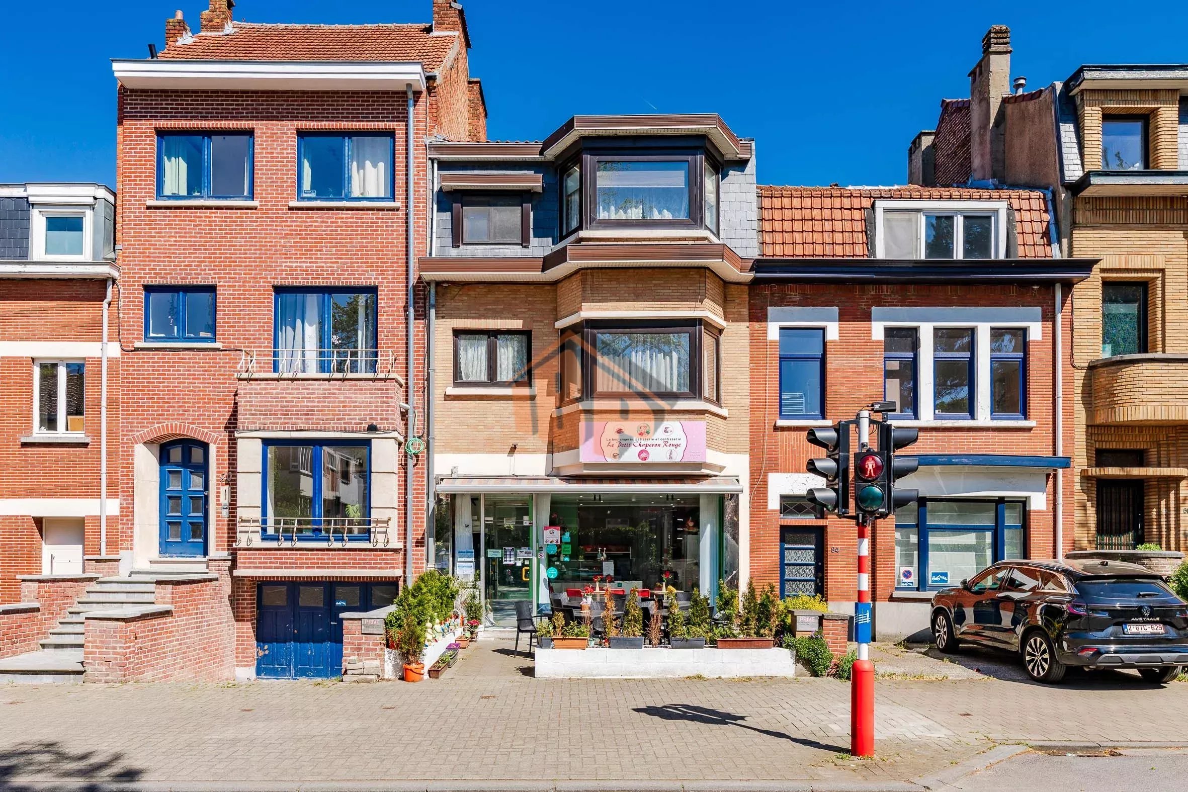 Watermael Boitsfort - beautiful commercial house - 3 bedrooms - courtyard