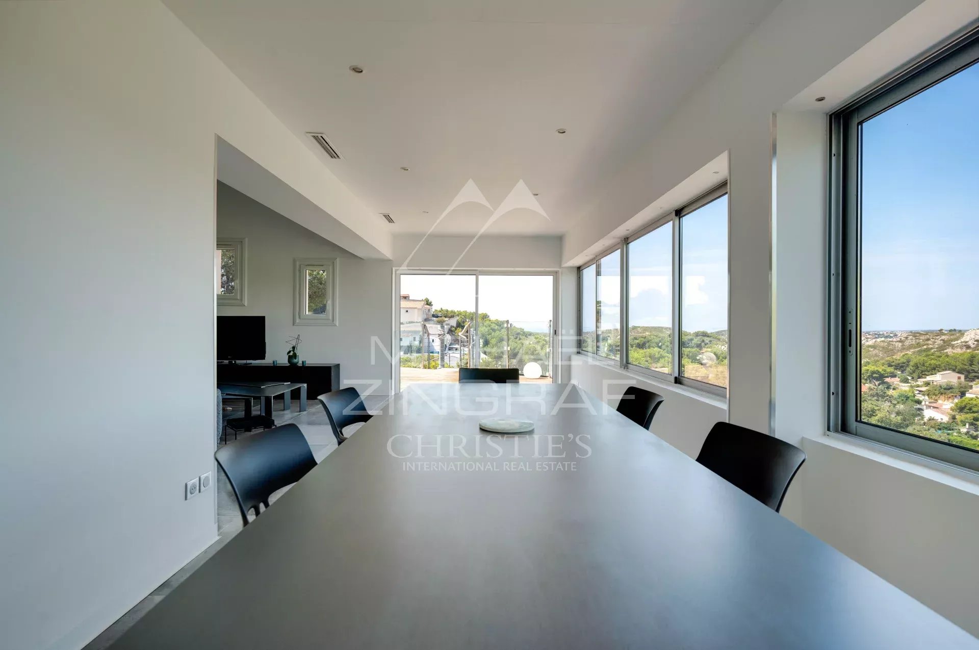 4 Bedroom Villa/Townhouse's Image 5