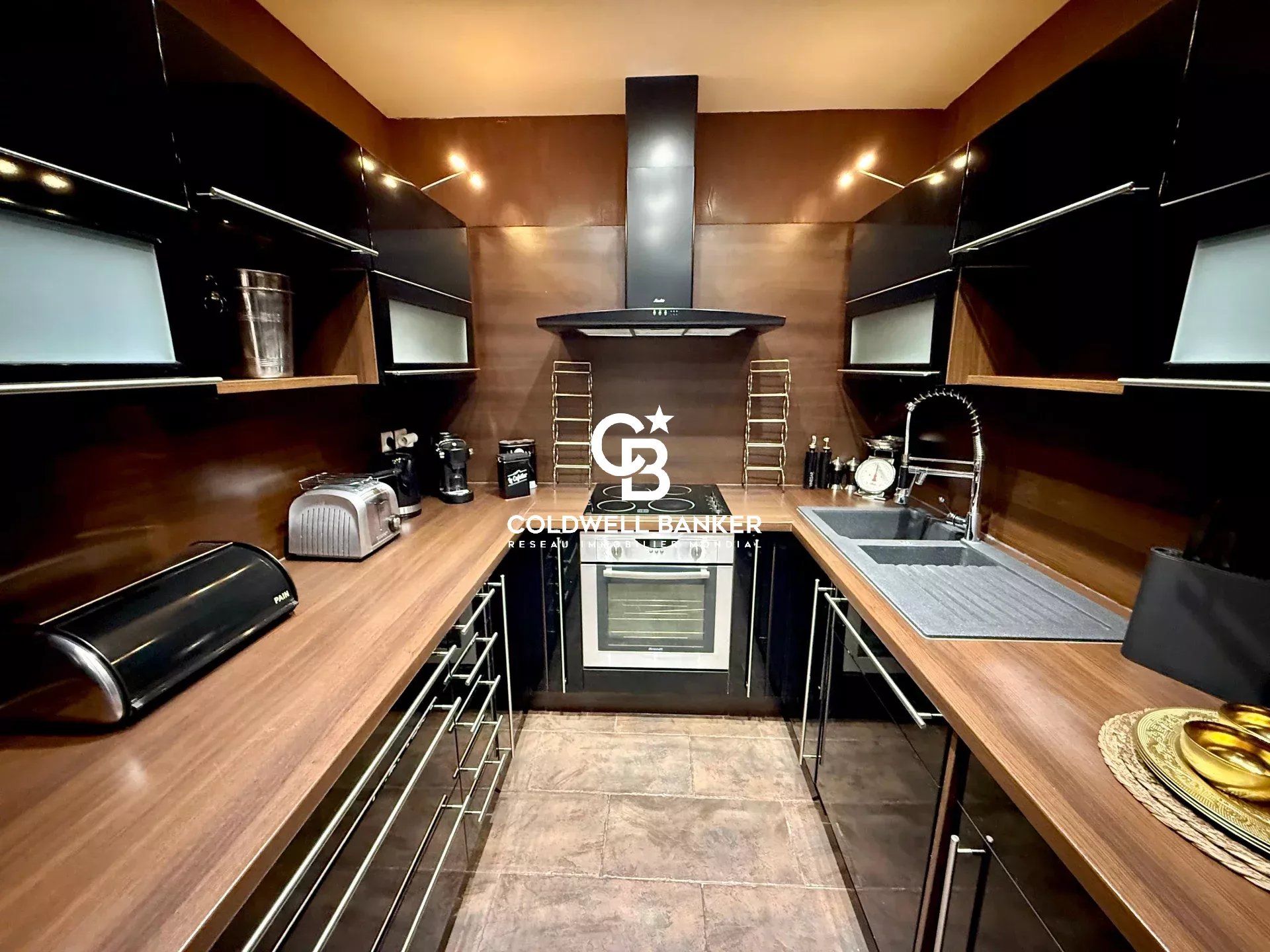 BORDERING FRANCE / BEHIND THE MILLEFIORI / 4 ROOMS FURNISHED