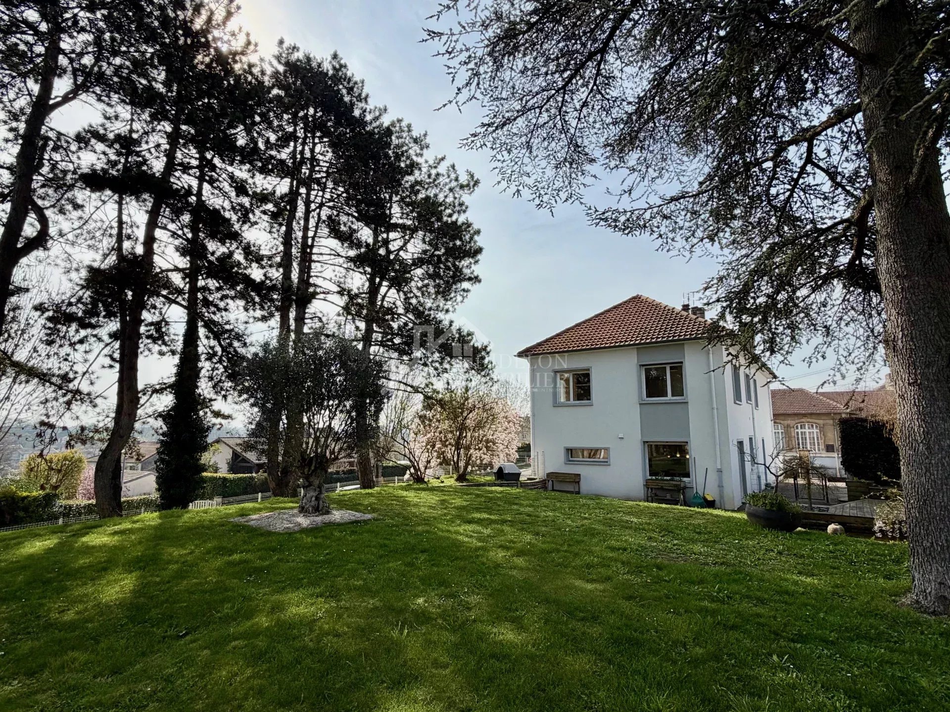 Agence immobilière de 