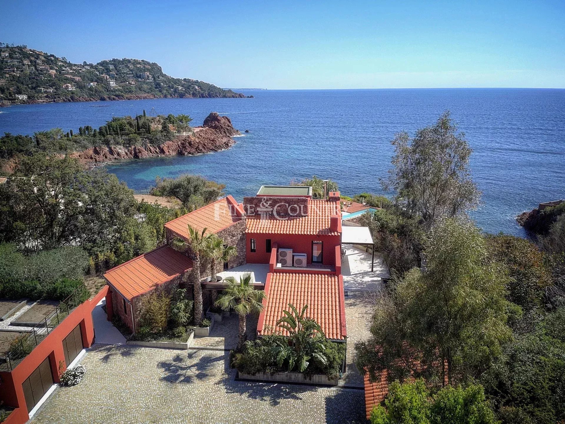Photo of Seafront Villa for sale in Theoule-sur-Mer