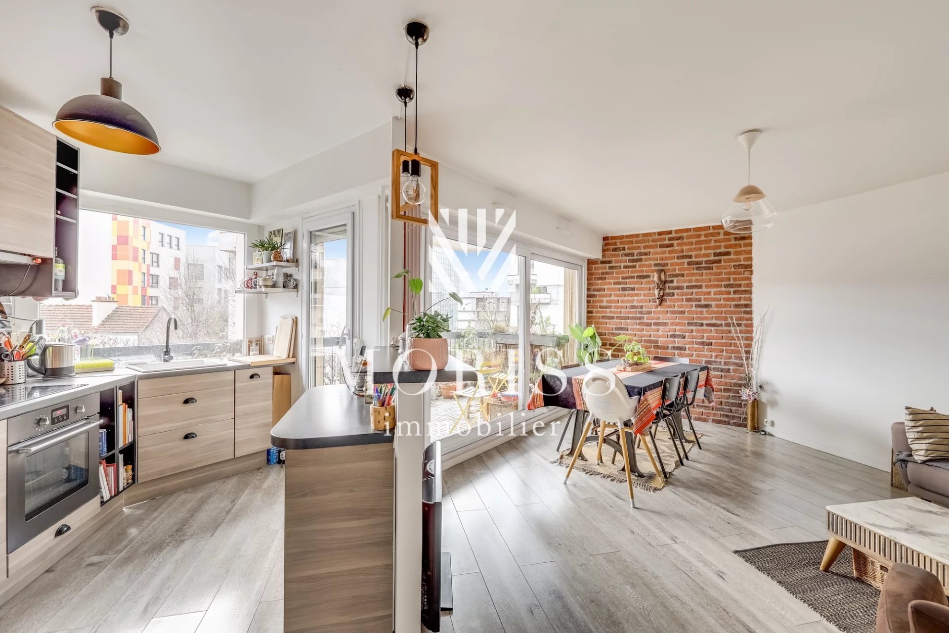 MAIRIE DE MONTREUIL / 3 PIECES DE 61M2 + 7M2 BALCON - Image 1