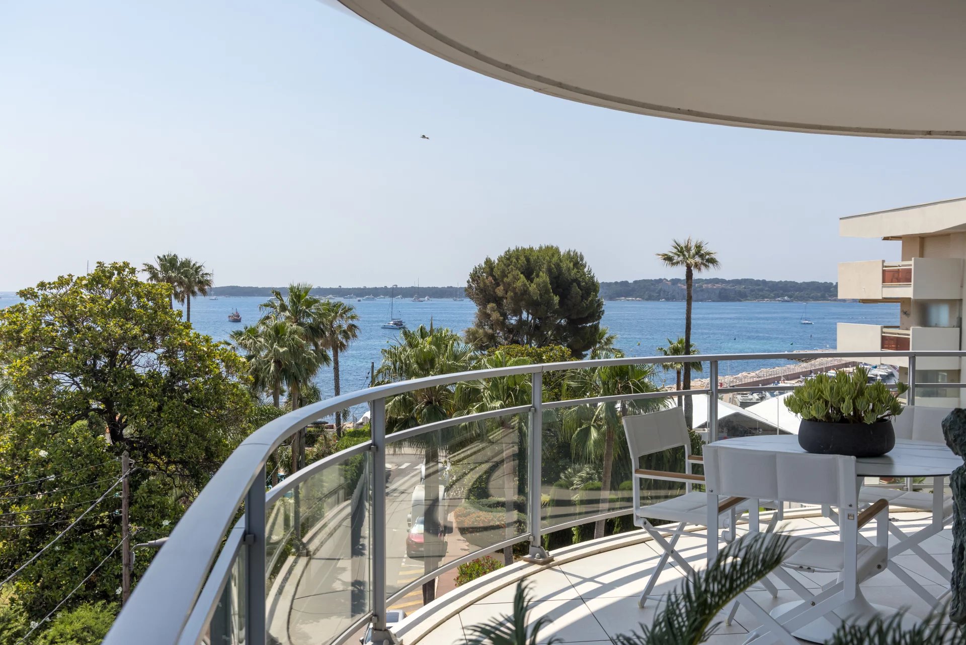 Palm Beach – A Yacht-Finish Apartment with Sea Views and Prestige