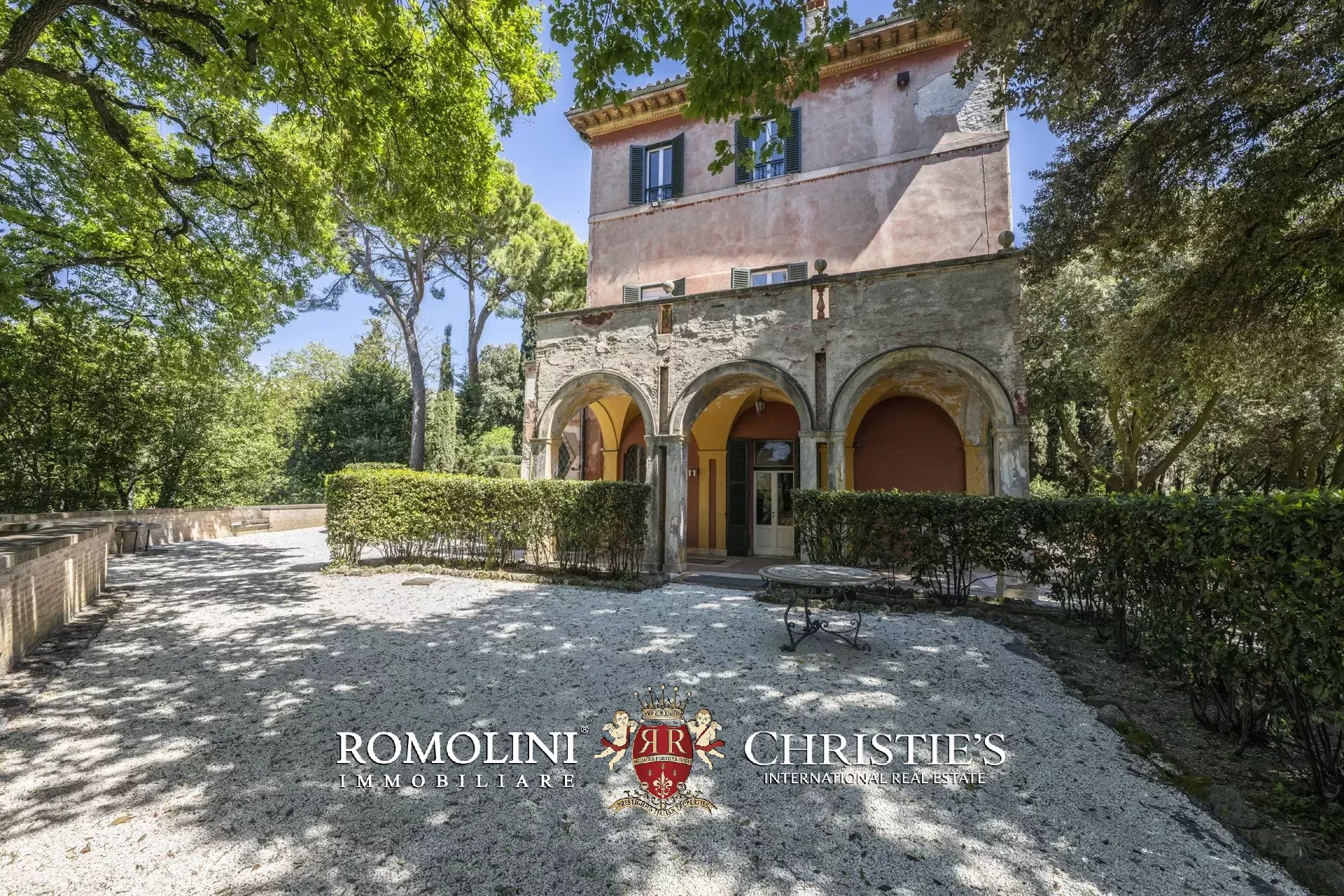 8 Bedroom Villa/Townhouse's Image 17