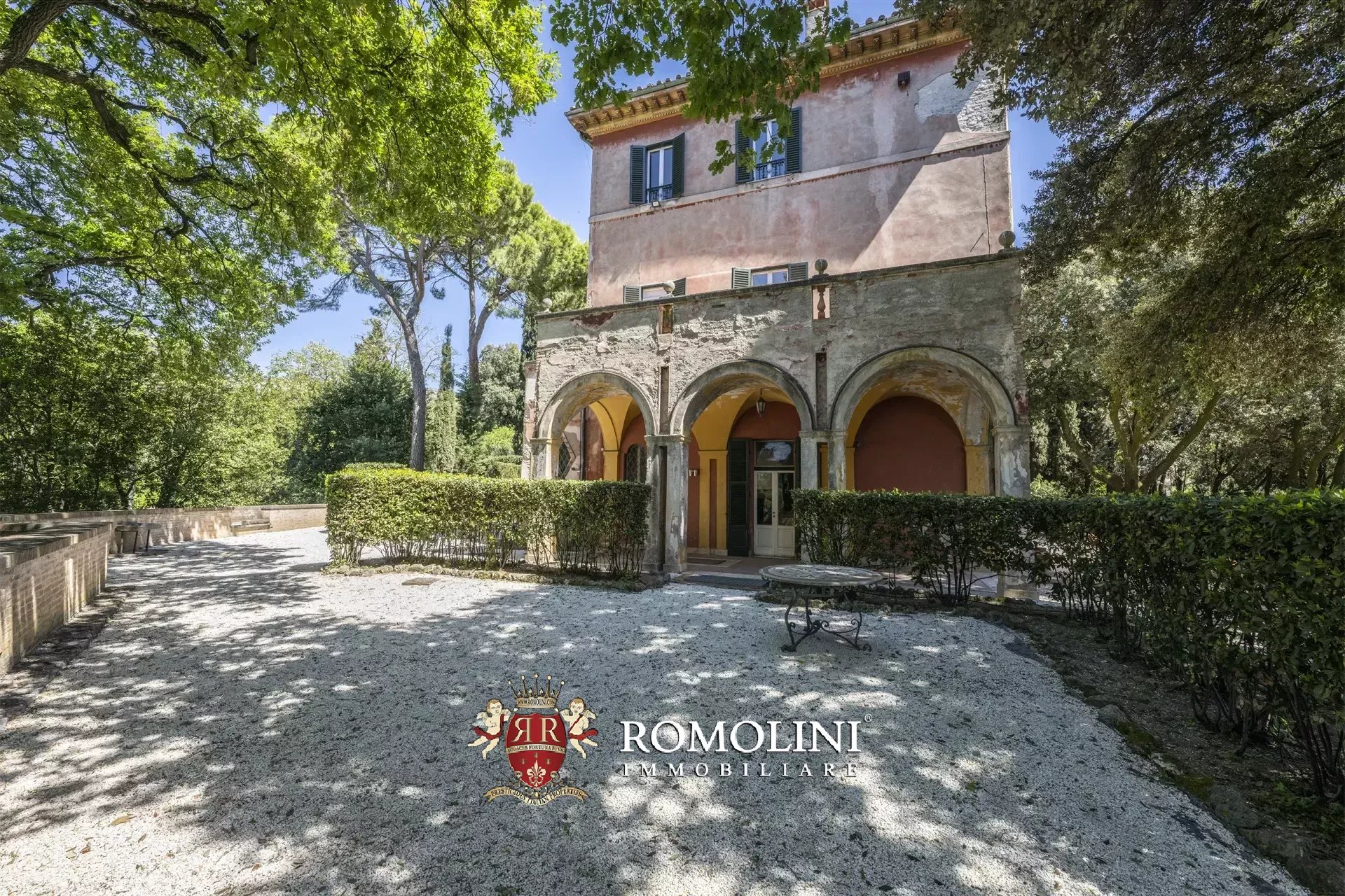 8 Bedroom Villa/Townhouse's Image 17