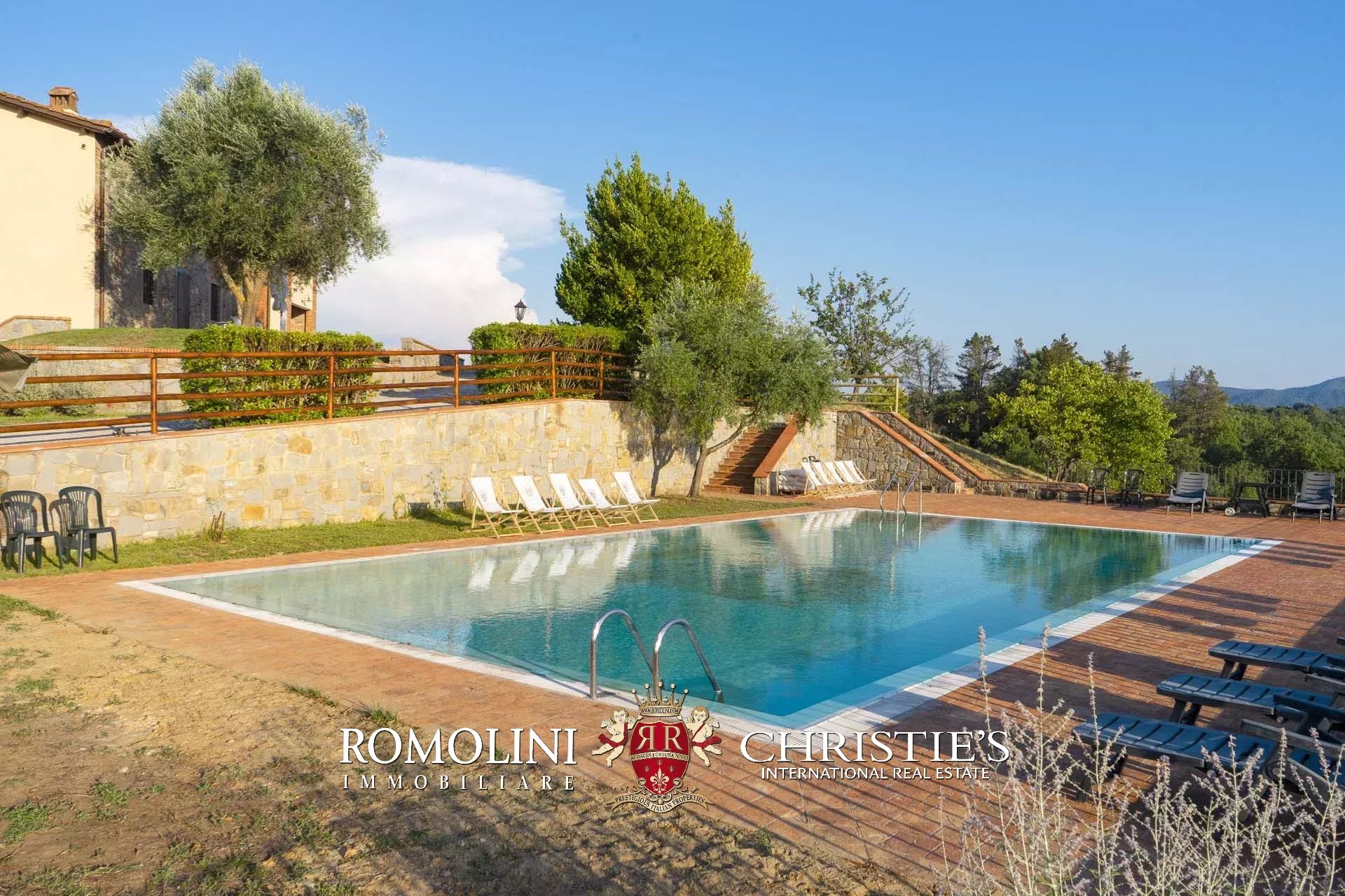 4 Bedroom Vineyard's Image 5