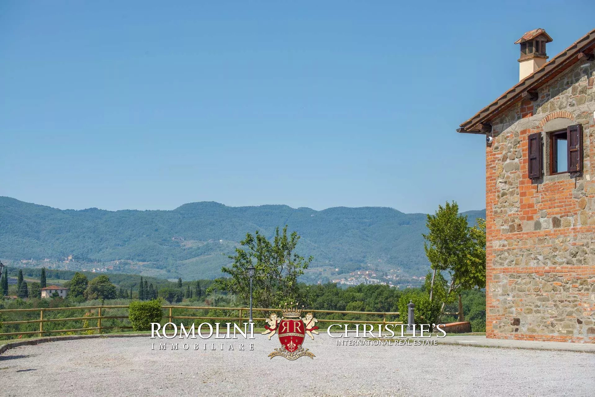 4 Bedroom Vineyard's Image 15