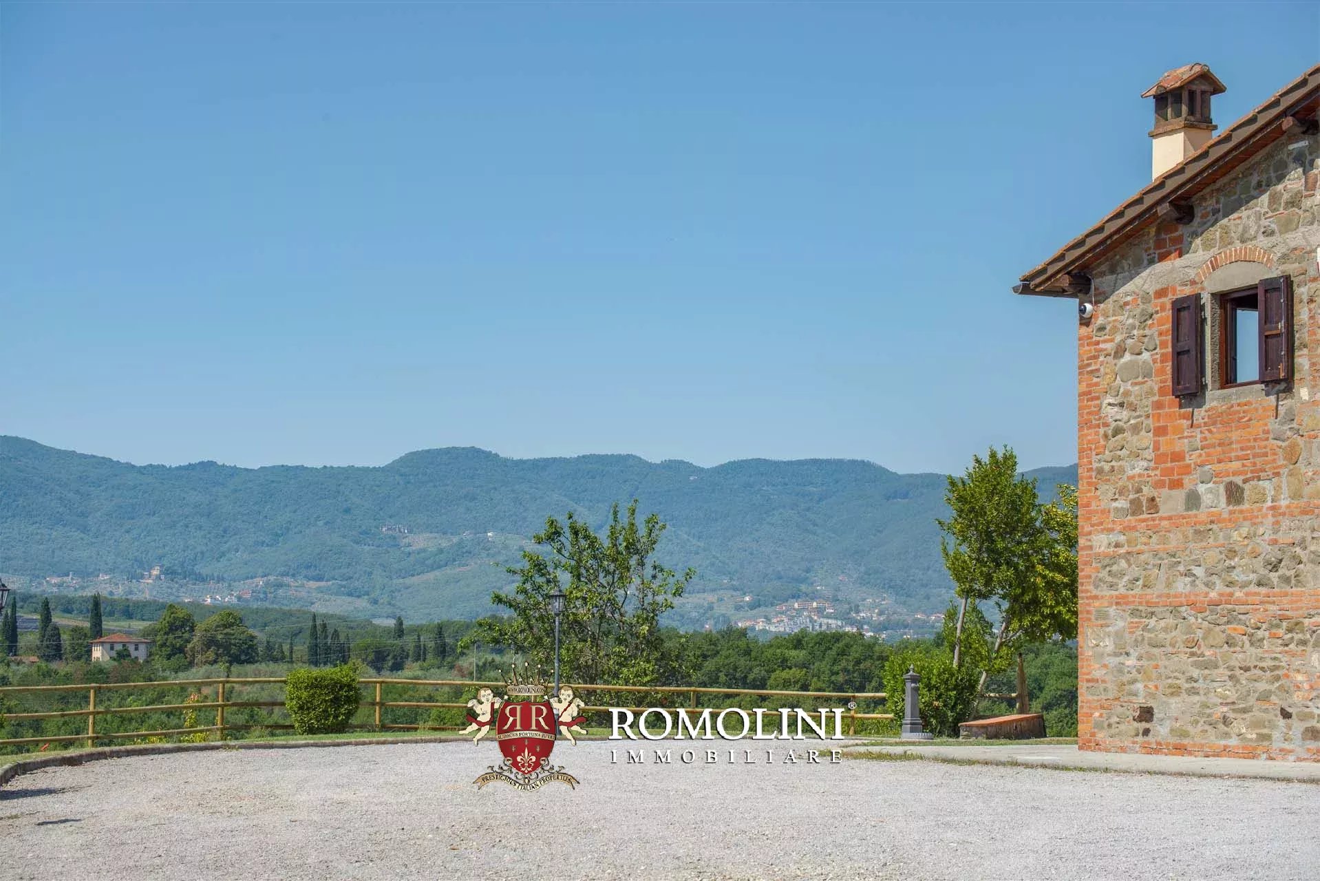 4 Bedroom Vineyard's Image 15