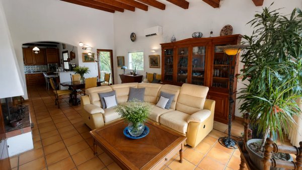 Charming 5-Room House with Pool and Sea View in La Turbie — photo 6