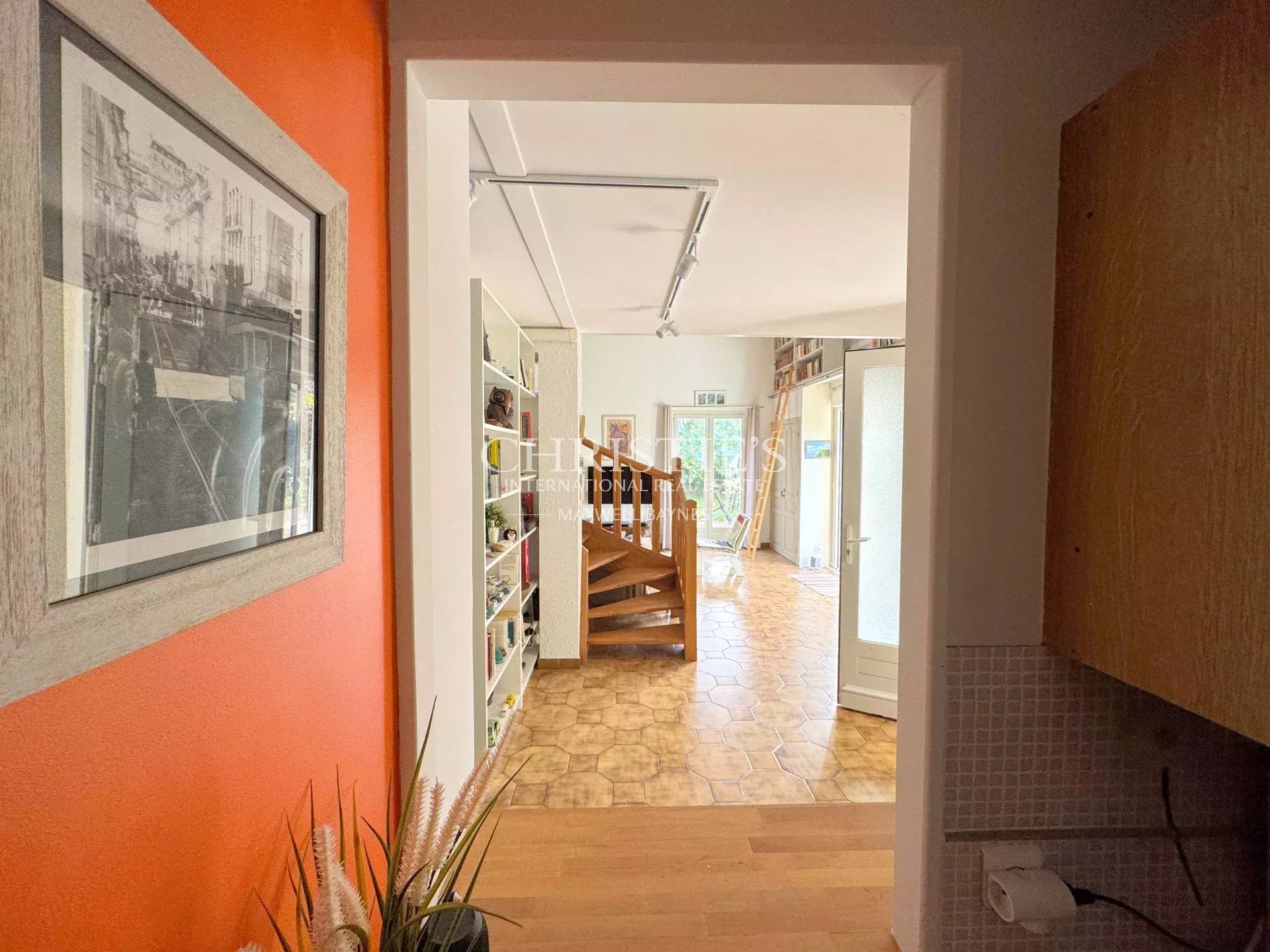 6 Bedroom Villa/Townhouse's Image 13