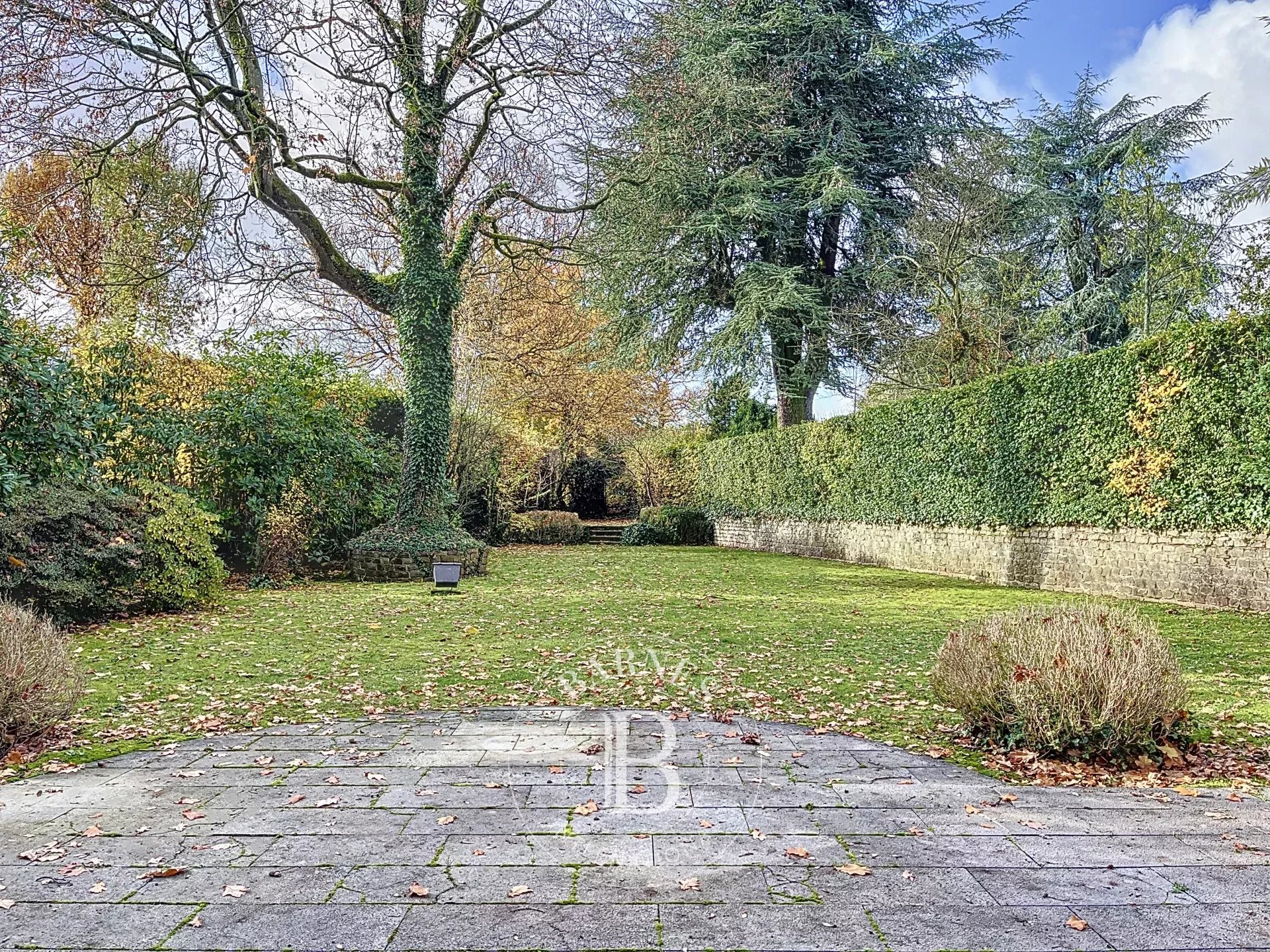 Leo Errera - Élégante villa familiale avec jardin et prestations haut de gamme