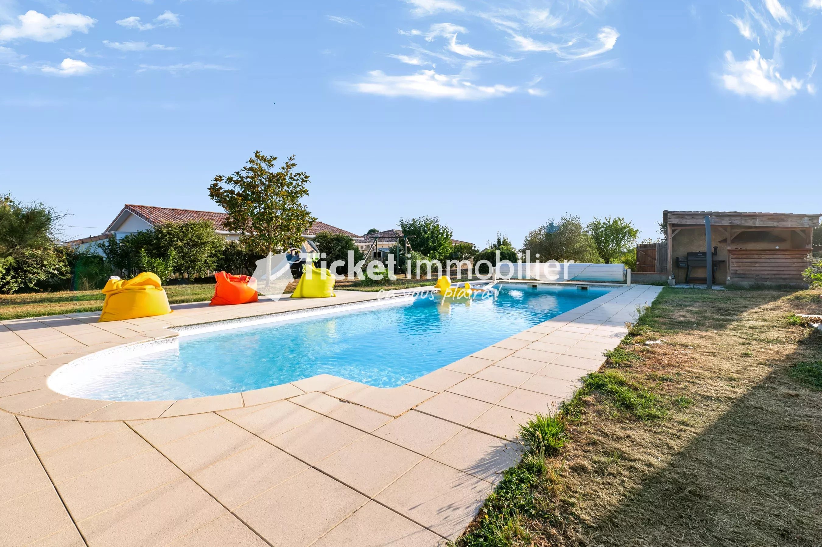 VILLA T6 215m2 TERRAIN 5558m2 CONSTRUCTIBLE, PISCINE AU SEL LINER NEUF, AQUATHERMIE 2 PUITS, 4KW PANNEAUX, DOUBLE VERANDA 72m2, CHAUFFAGE SOL, CAVE A VIN, VUE PYRENEES ETC ... — photo 4