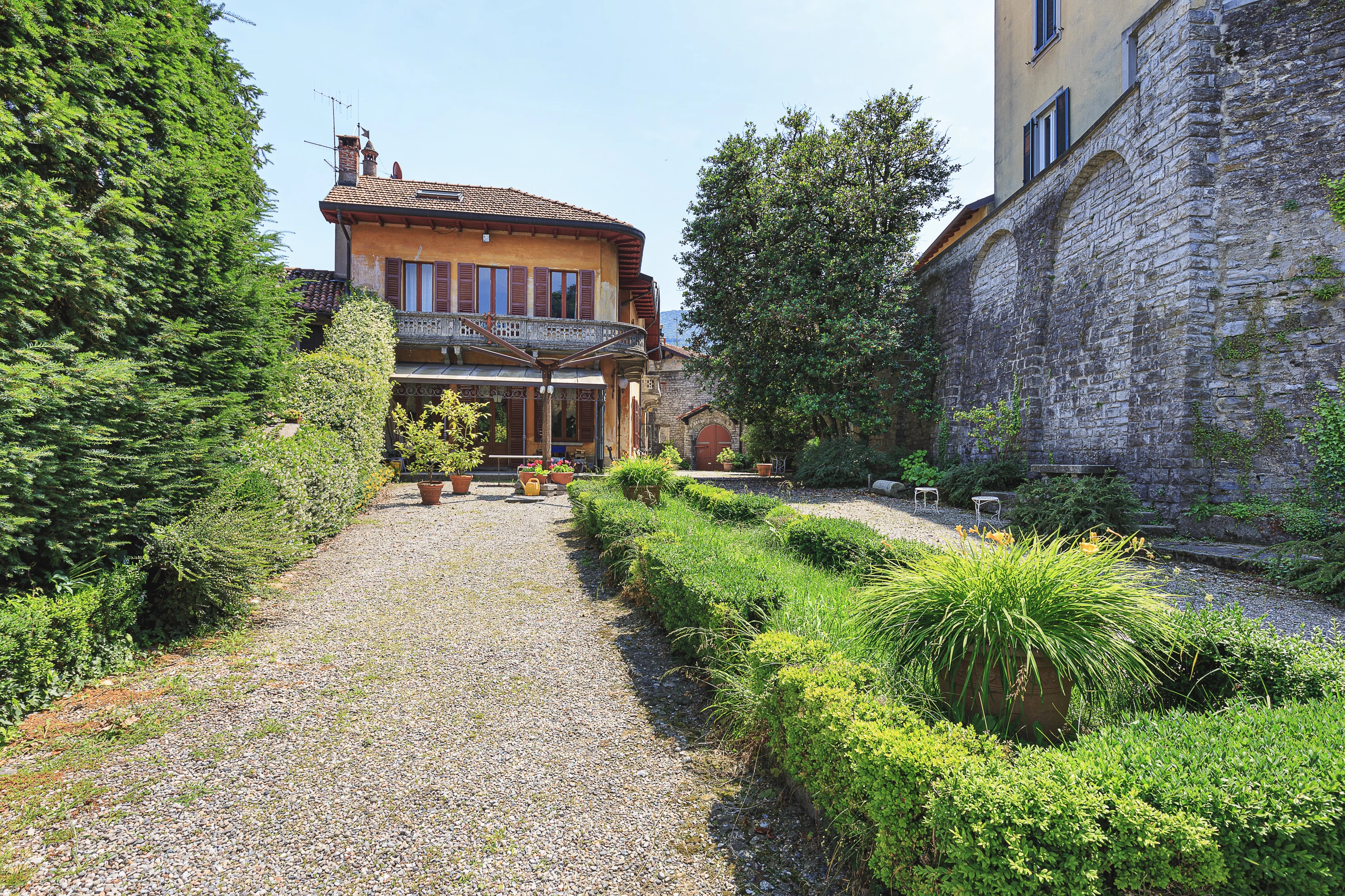 Villa D'Epoca with 7500 park - picture 21 title=