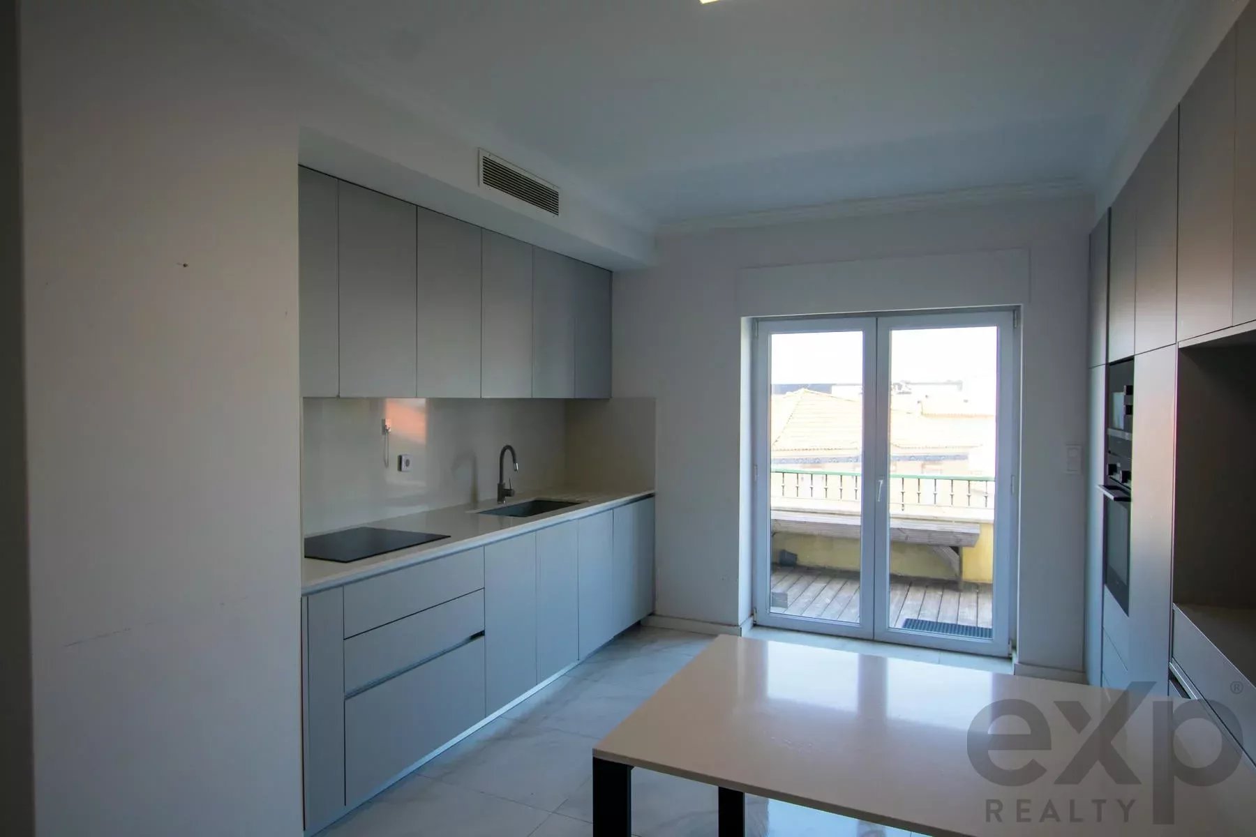 Penthouse Luxury with Sea & Harbour Views in Prime Estoril 85996079 image 12