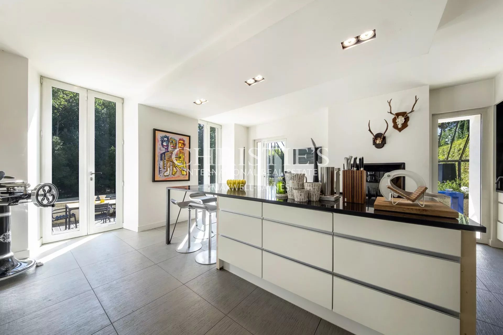 13 Bedroom Villa/Townhouse's Image 16